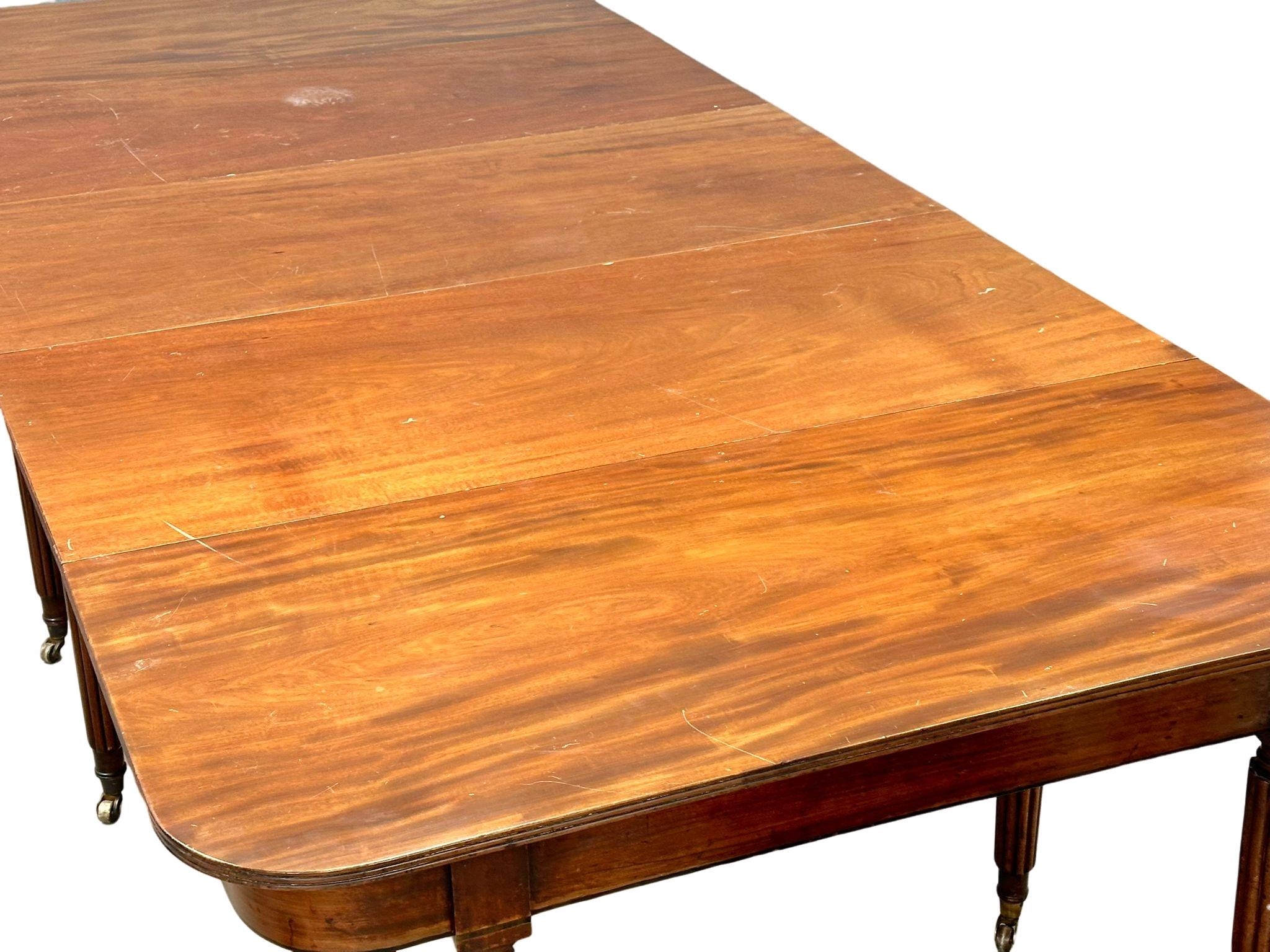 A large George IV mahogany Economy table/dining table with some later alterations. Circa 1820. 307. - Image 4 of 15