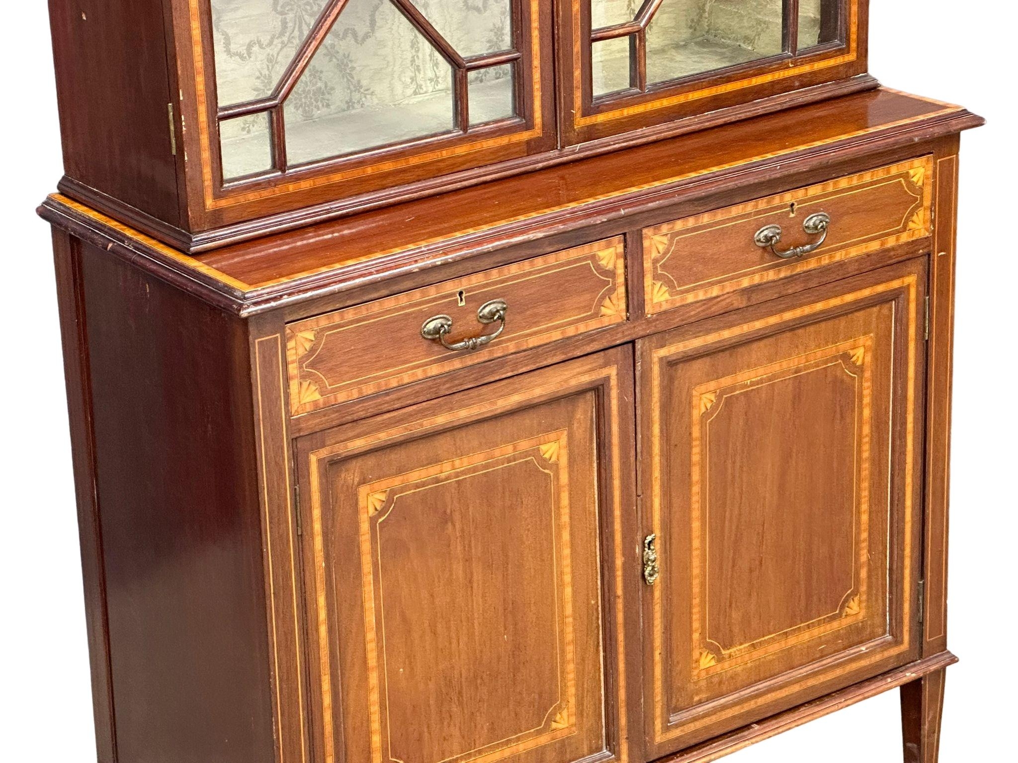 An early 20th Century Sheraton Revival Inlaid mahogany bookcase with 2 drawers - Image 8 of 9