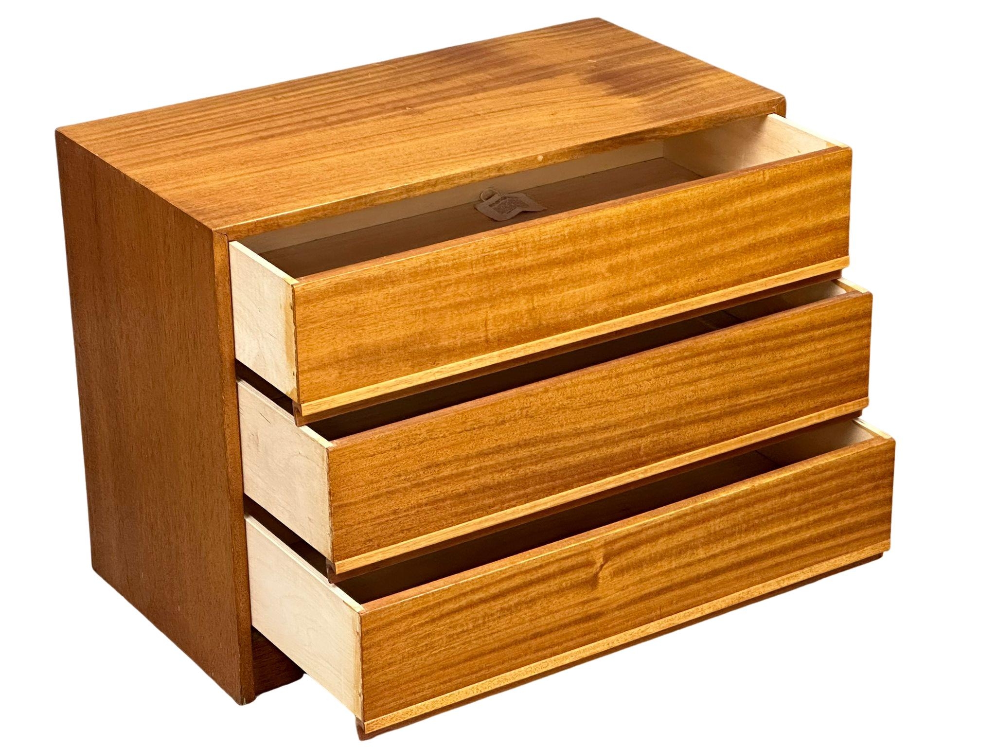 A Danish Mid Century teak chest of drawers. 1960’s. 75.5x40x58cm - Bild 4 aus 5