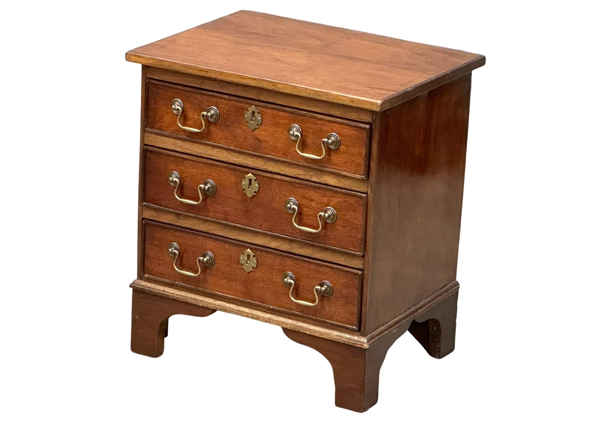 A small Georgian style chest of drawers, 46cm x 36cm x 52cm - Image 3 of 8