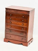 A Victorian mahogany Apprentice chest of drawers. 27x17x37cm