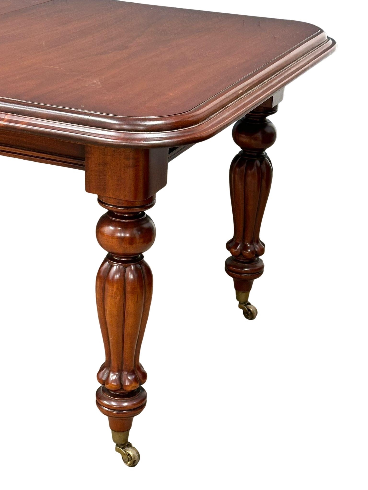 A large Victorian style mahogany 2 leaf extending dining table with 6 balloon back chairs on - Image 6 of 8