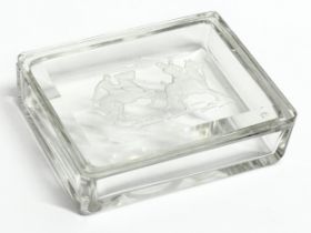 An early 20th century Heinrich Hoffmann ‘Intaglio’ glass trinket box. 11x8.5x3.5cm