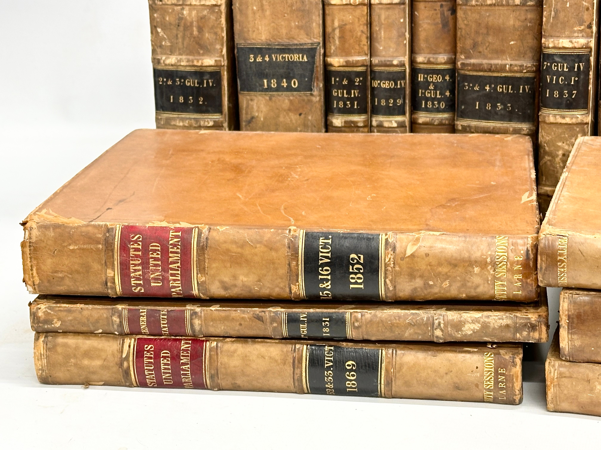 A collection of 19th century Statutes United Parliament leather bound books. George IV, William - Image 14 of 20