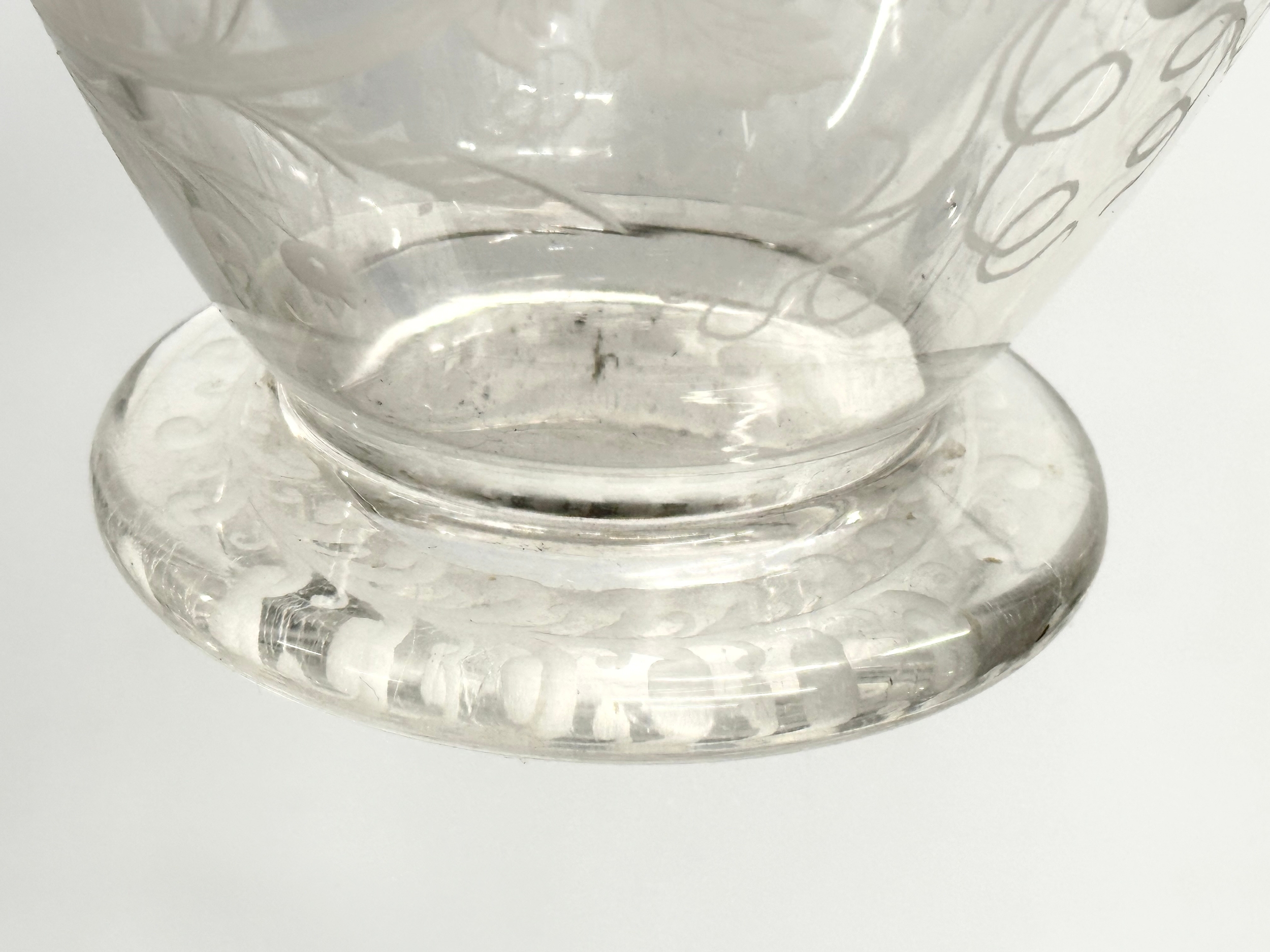 An etched glass pitcher in the manner of William Fritsche. Decorated with leaves, grape vines and - Image 10 of 11