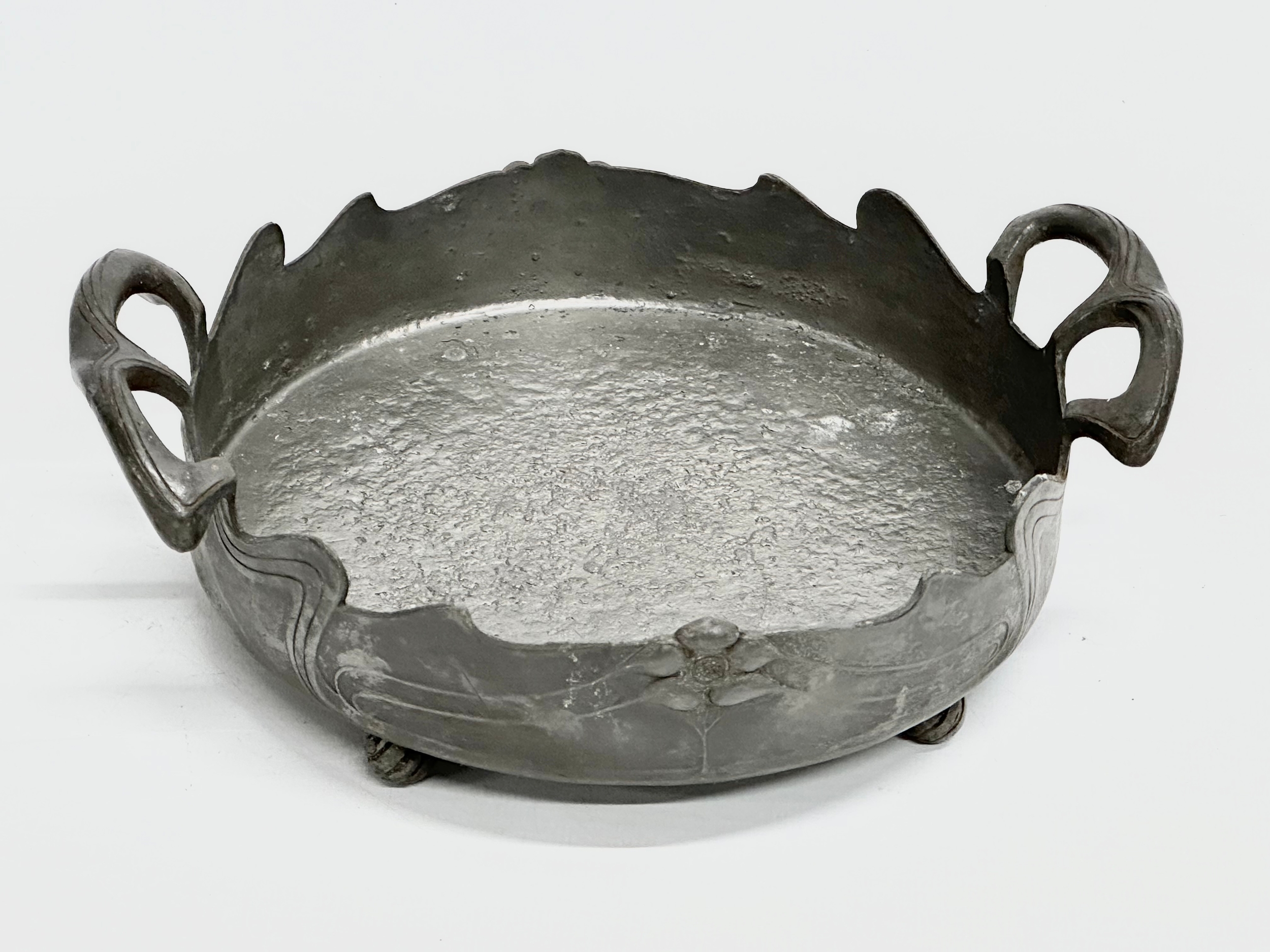 An early 20th century Art Nouveau pewter bowl with original glass liner. Orivit. Circa 1900-1910. - Image 5 of 7