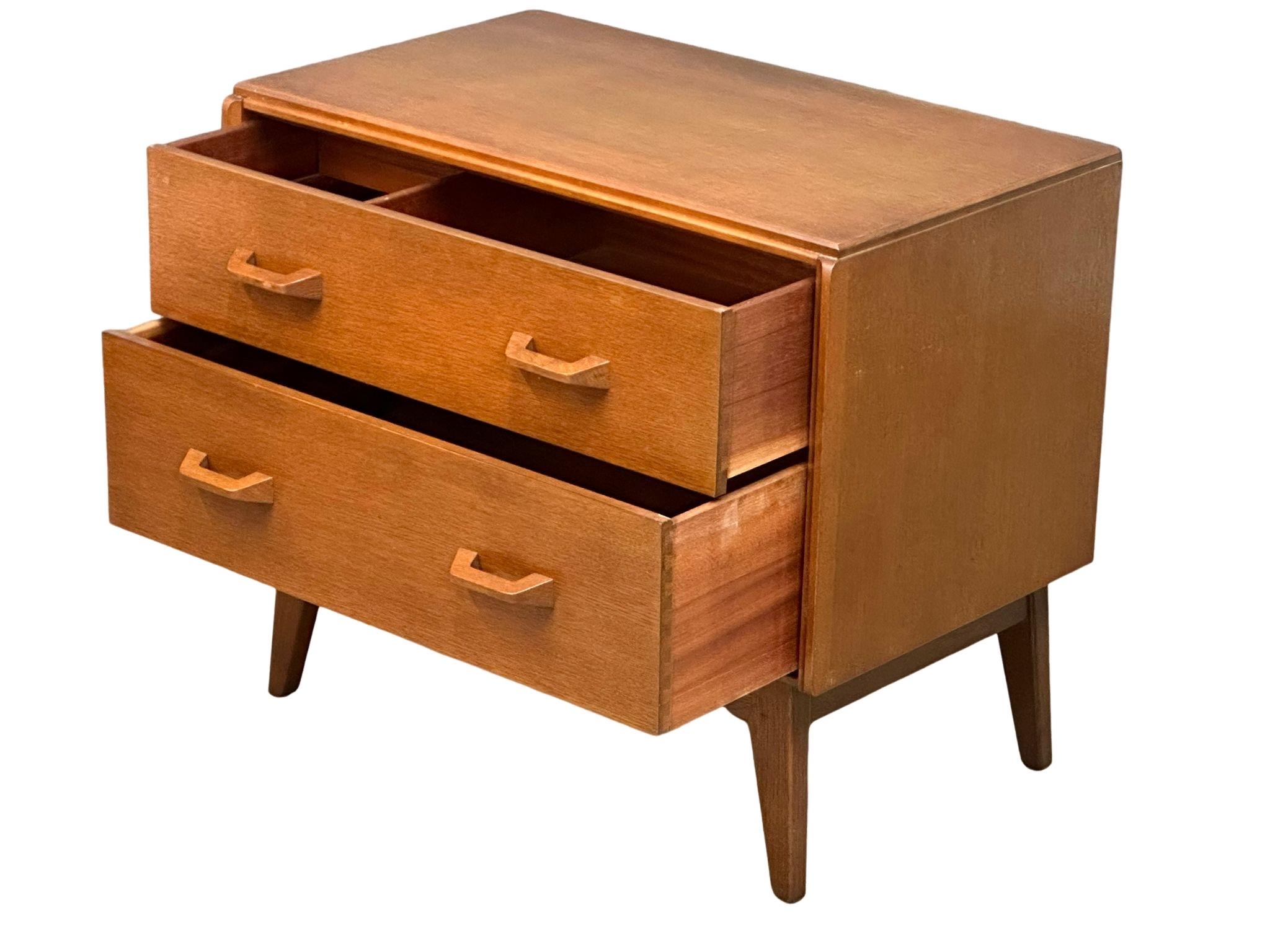 A G-Plan "Brendan" Mid Century oak chest of drawers, circa 1950-60. 76.5cm x 45cm x 67cm - Image 6 of 8