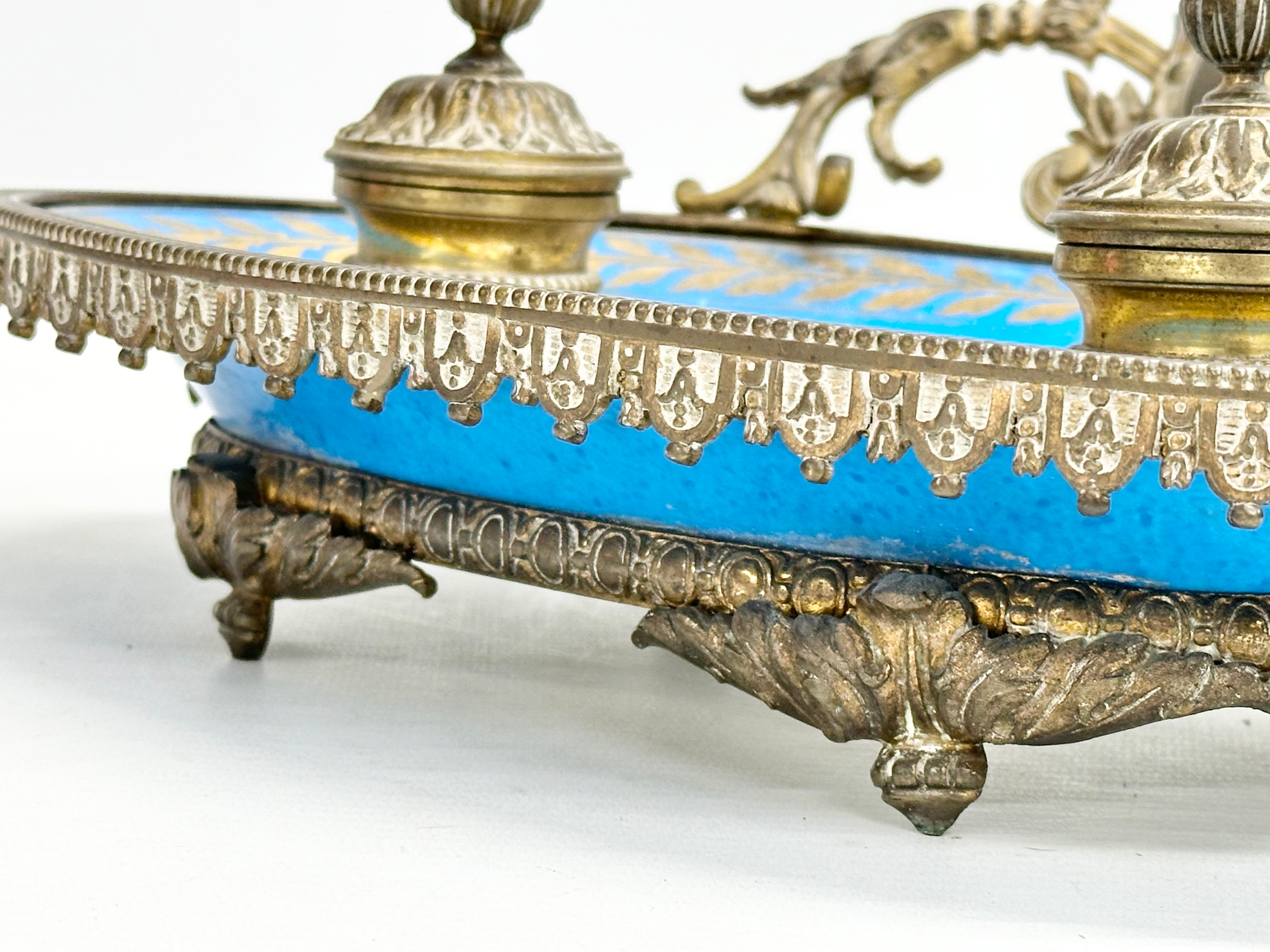 A late 19th century French ornate brass framed inkwell stand with hand painted porcelain bowl. - Image 12 of 12