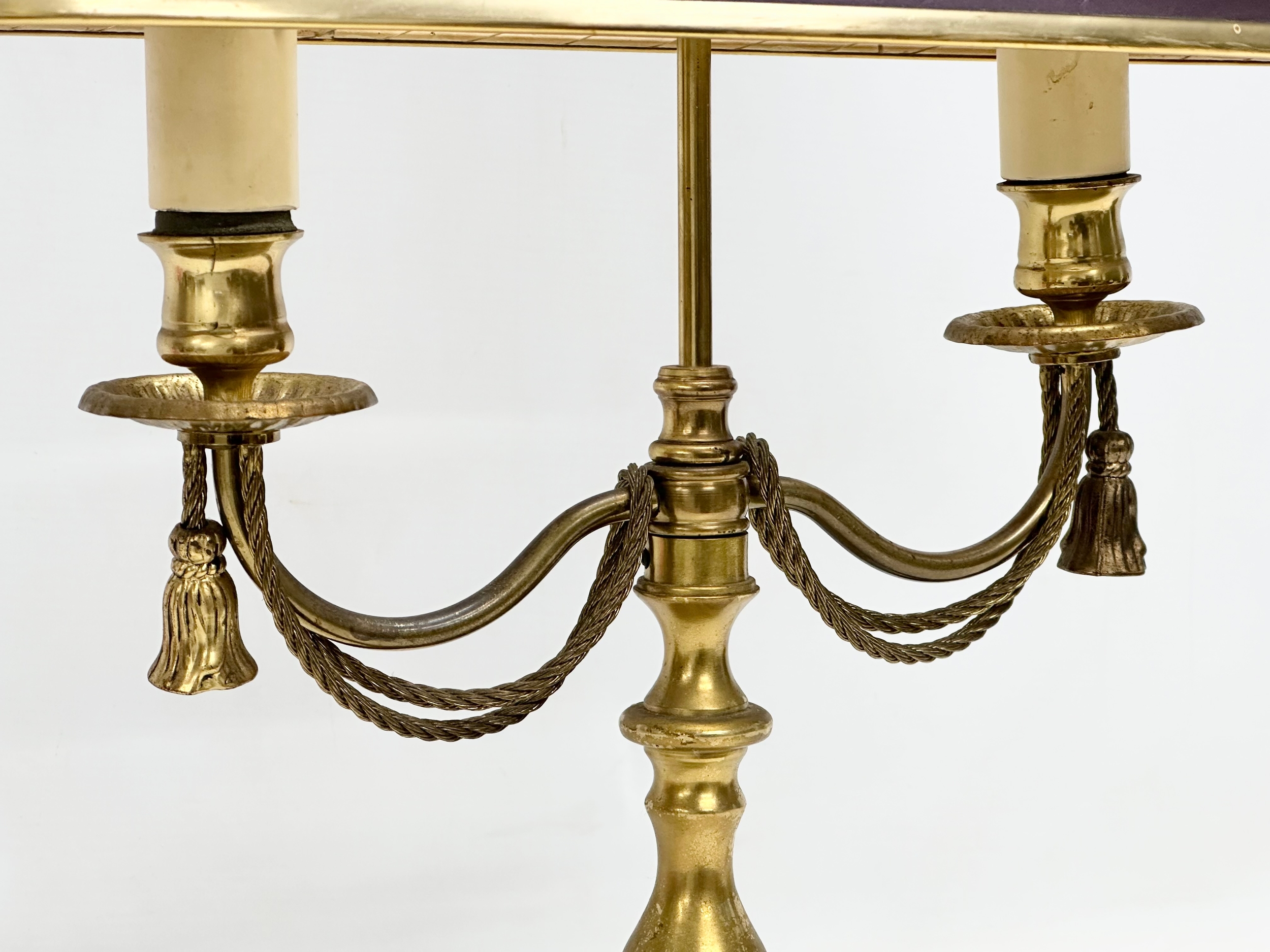 A brass table lamp with draped rope design. 38x28x58cm - Image 2 of 5