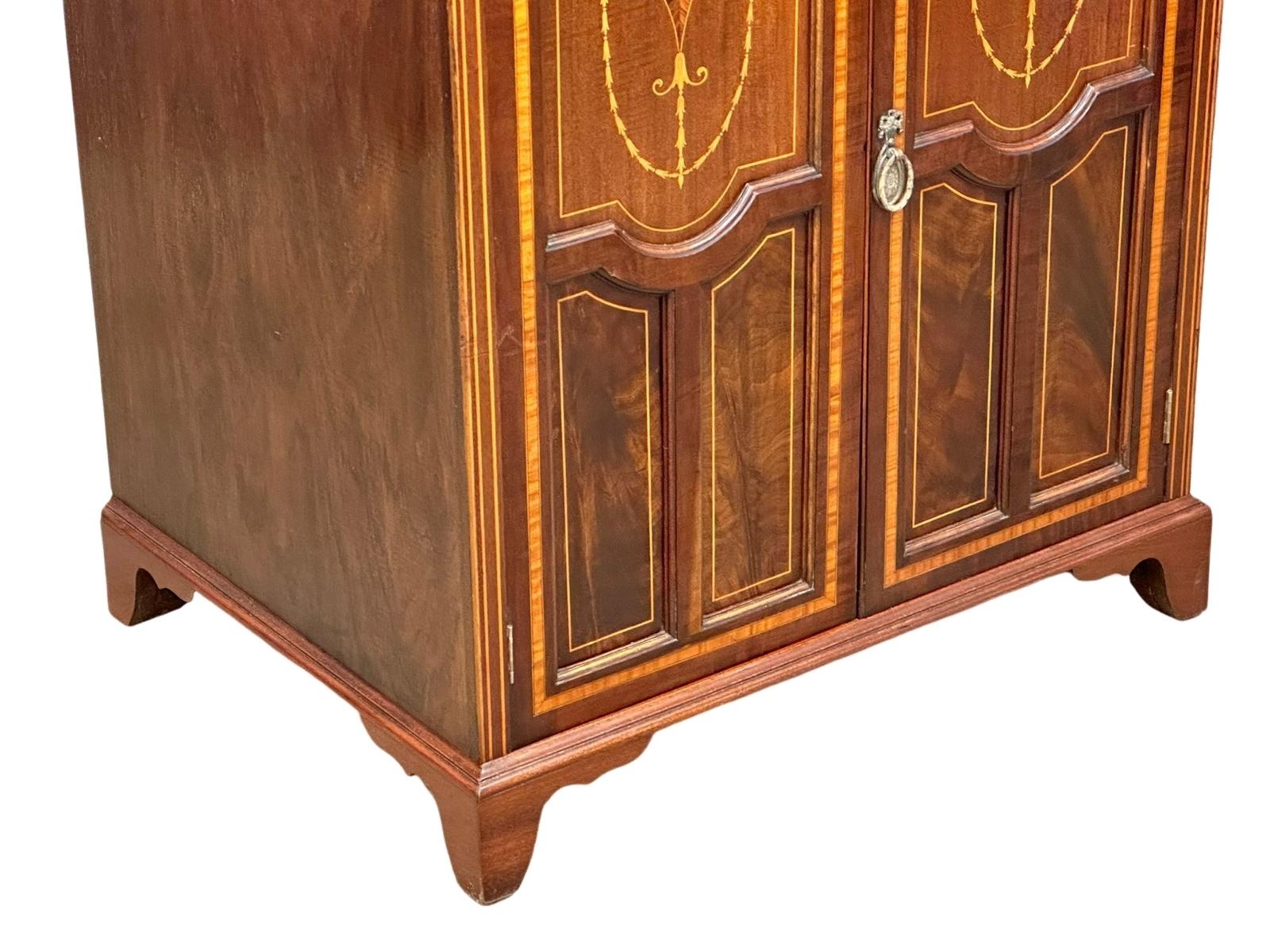 A late 19th century Sheraton Revival inlaid mahogany linen cupboard/ side cabinet. Circa 1890- - Image 4 of 7