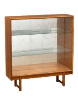 A Mid Century teak bookcase/display cabinet by Turnidge of London. 1960’s. 91x28x101cm