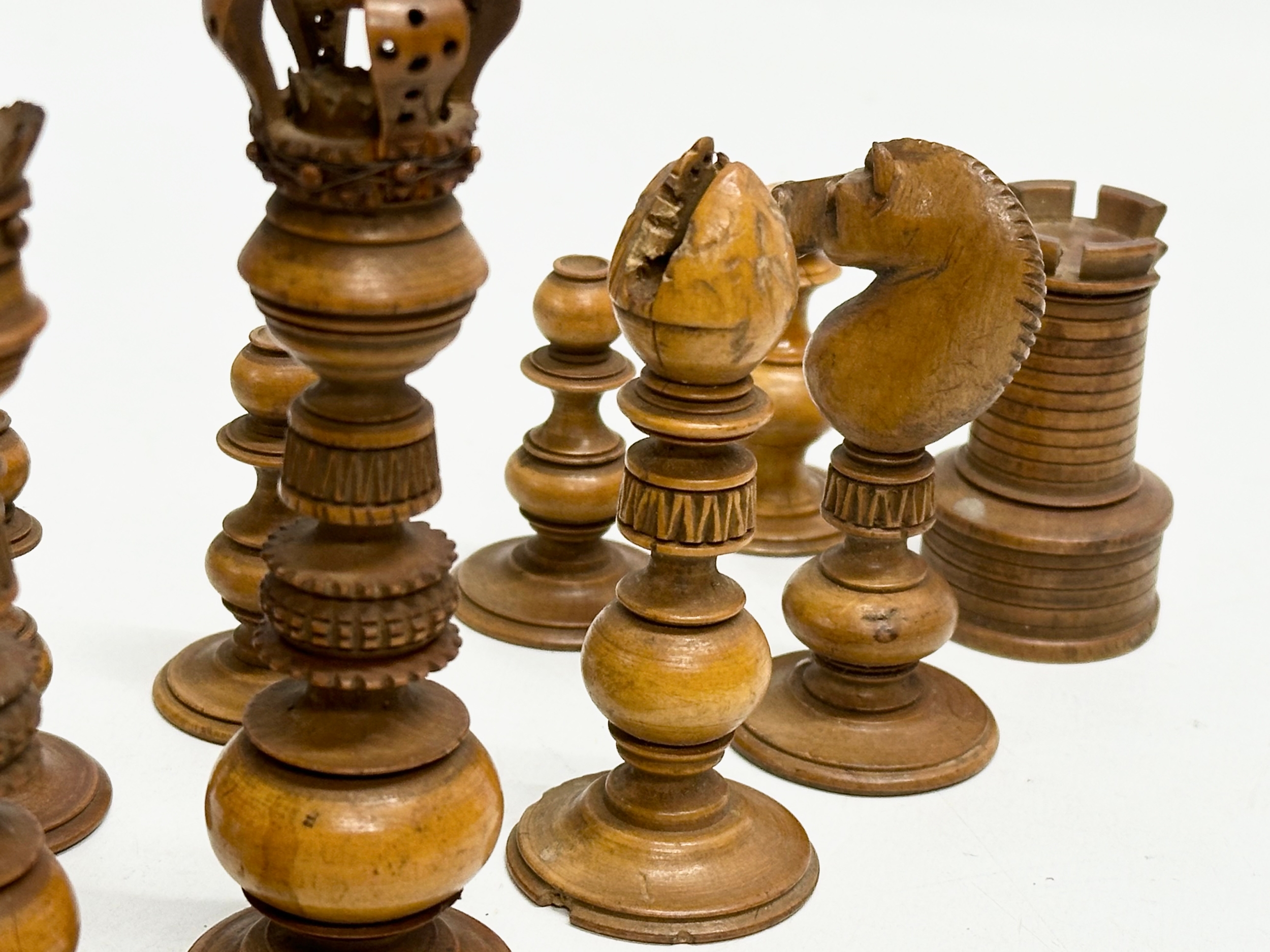 Good quality 19th Century chess pieces in the style of the Holy Land Crusade, Islamic vs Christian - Image 11 of 17