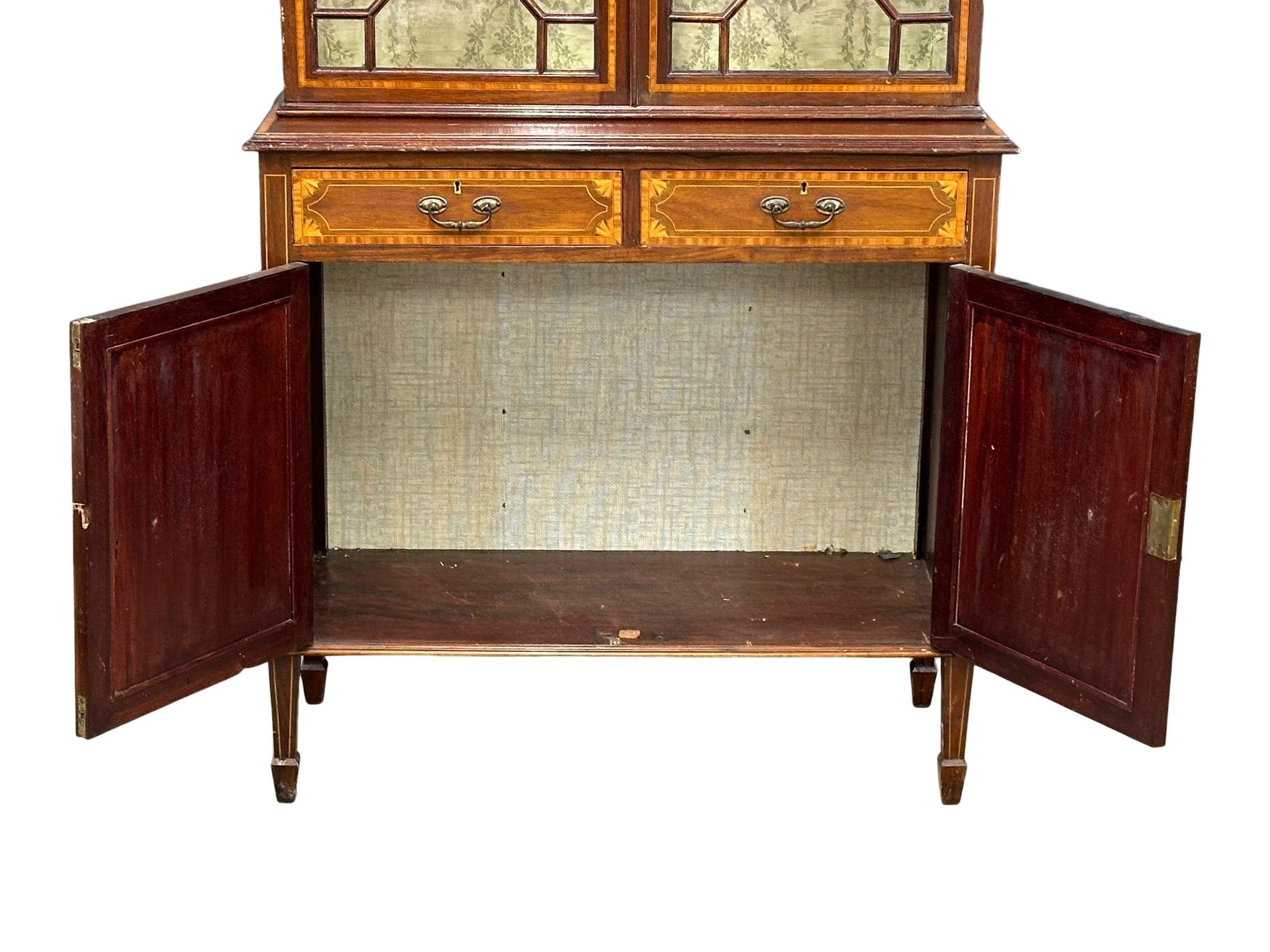 An early 20th Century Sheraton Revival Inlaid mahogany bookcase with 2 drawers - Image 4 of 9