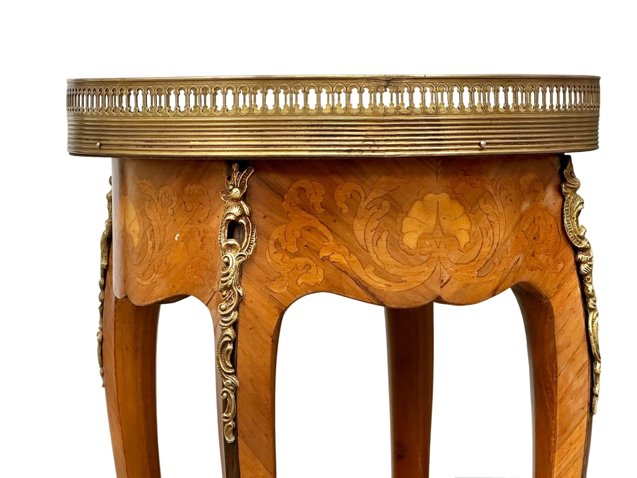 A French 18th century style inlaid occasional table with marble top, brass gallery and ormolu - Image 2 of 5