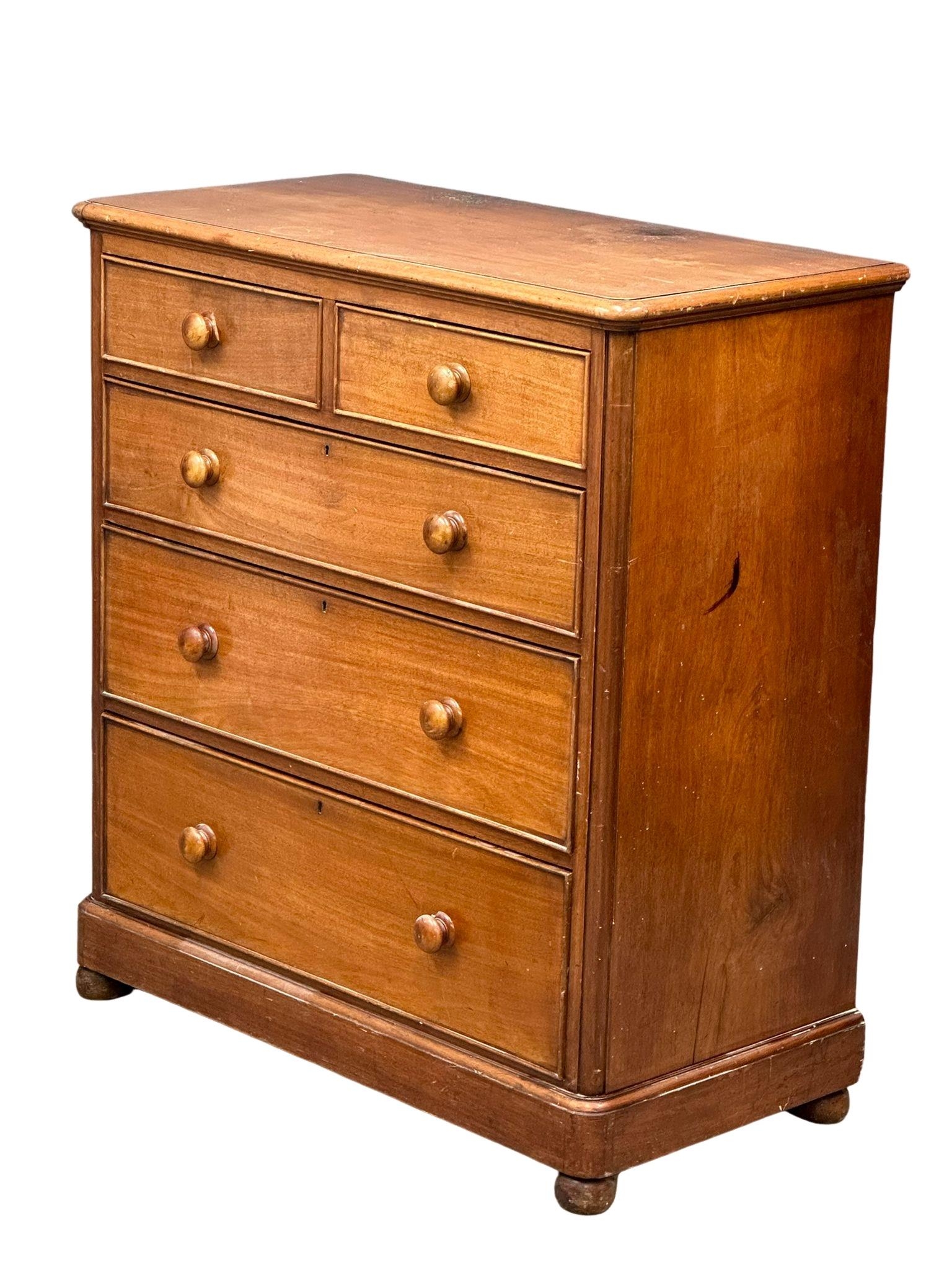 A Victorian mahogany chest of drawers. 101x51x111cm - Image 2 of 7