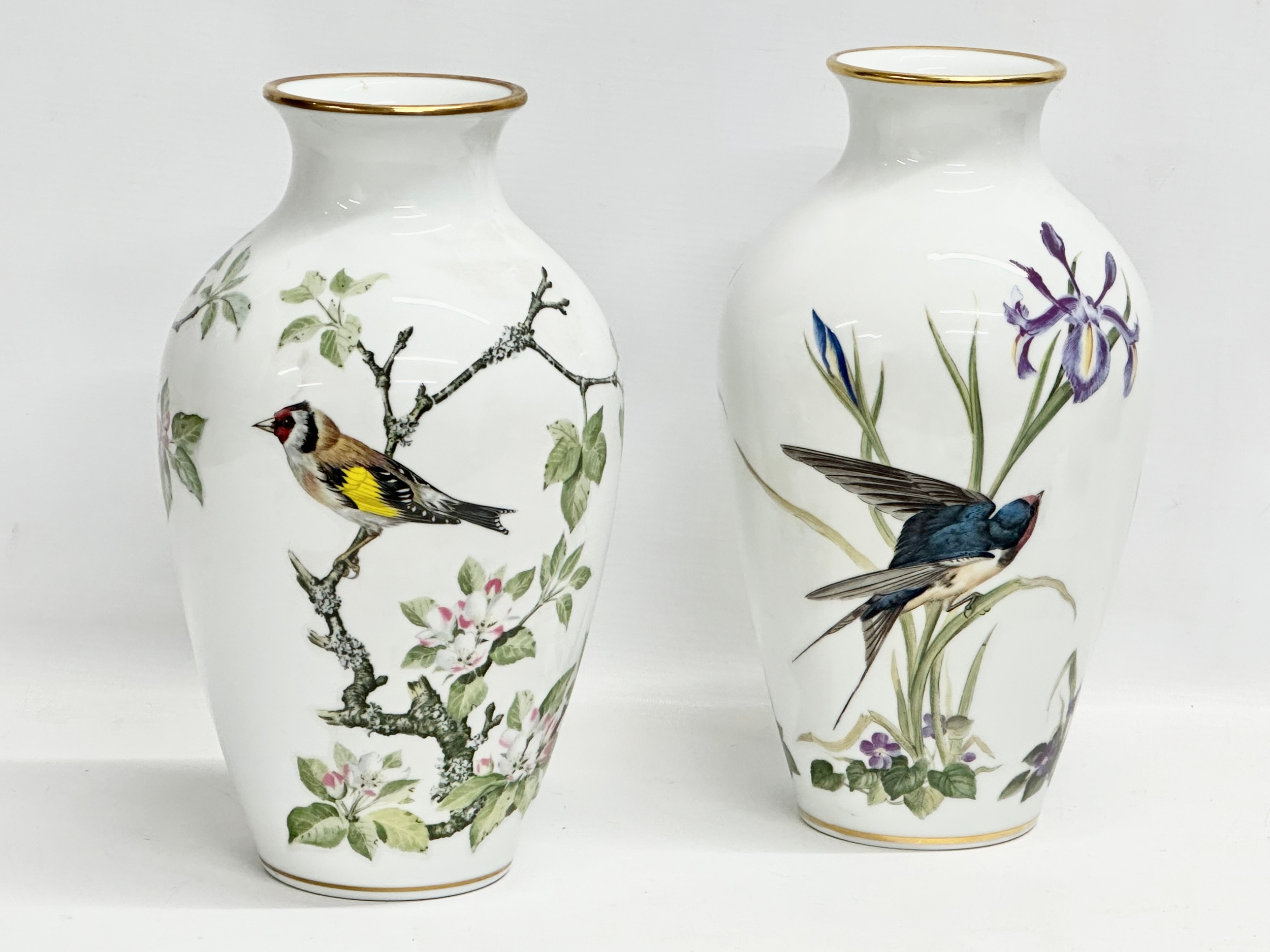 A pair of Limited Edition ‘The Meadowland Bird’ vases designed by Basil Ede for Franklin Mint. 1980. - Image 5 of 6