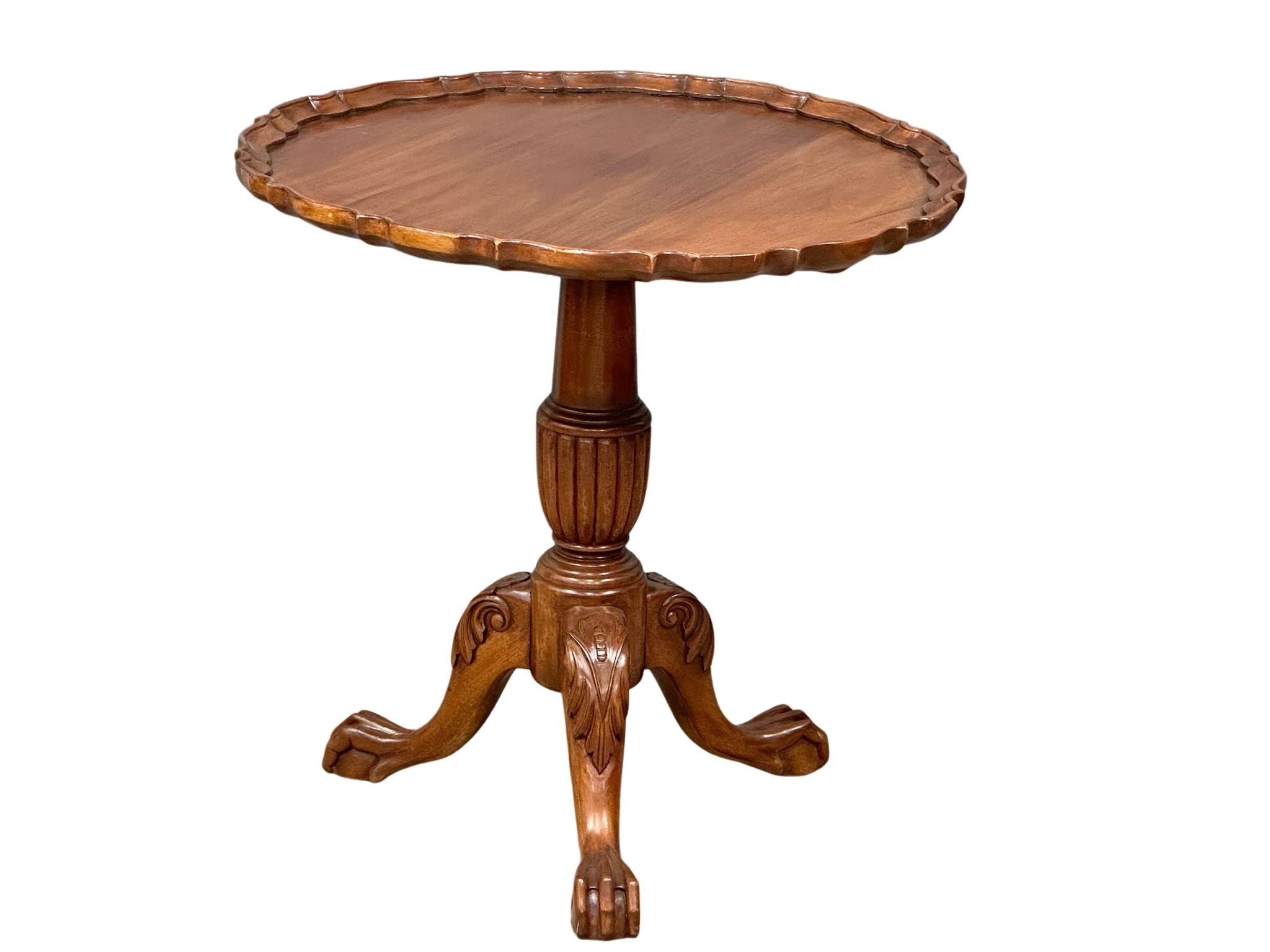 A Chippendale style mahogany tilt top pedestal table. 76x74cm - Image 2 of 4