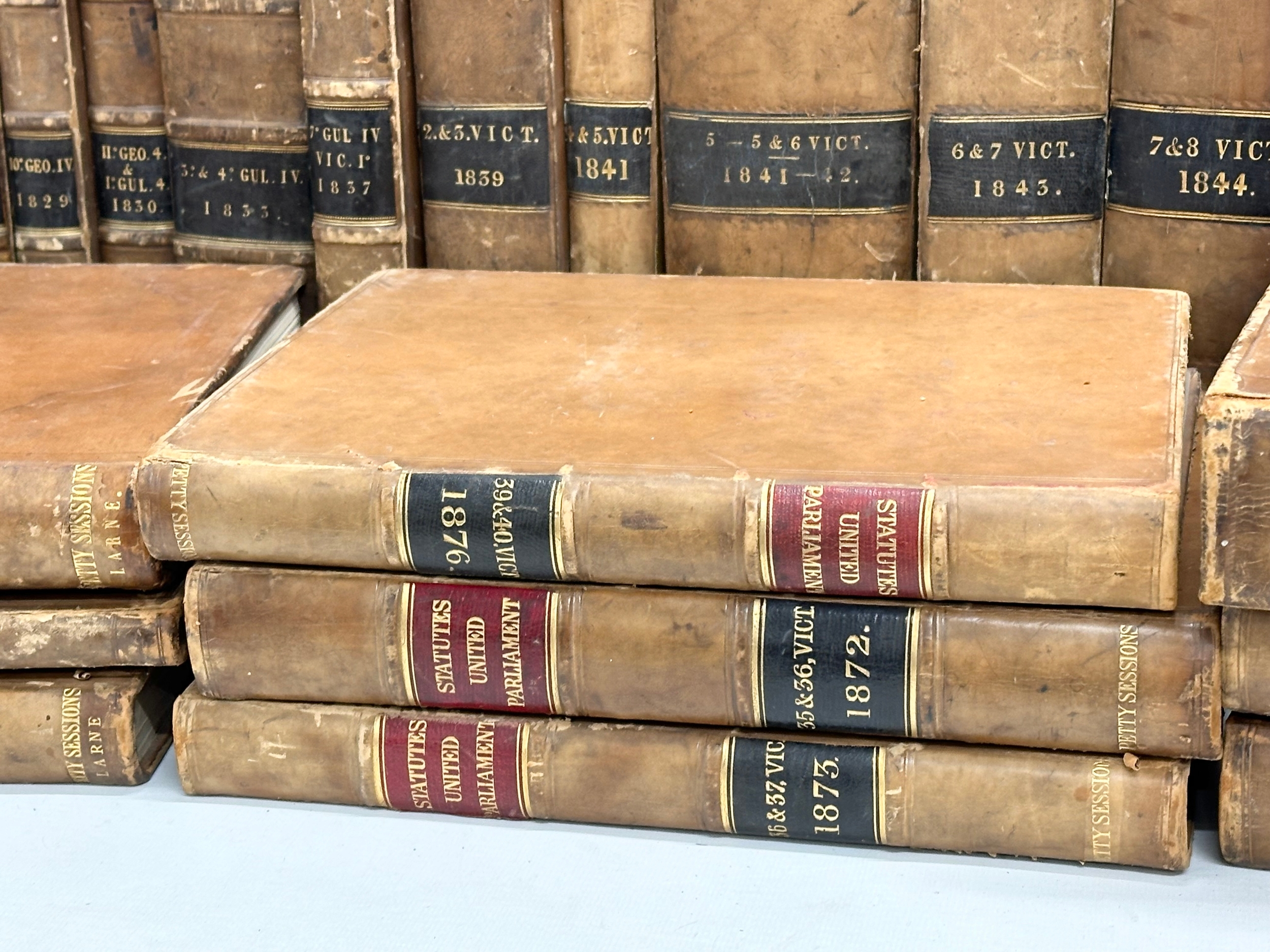 A collection of 19th century Statutes United Parliament leather bound books. George IV, William - Image 13 of 20
