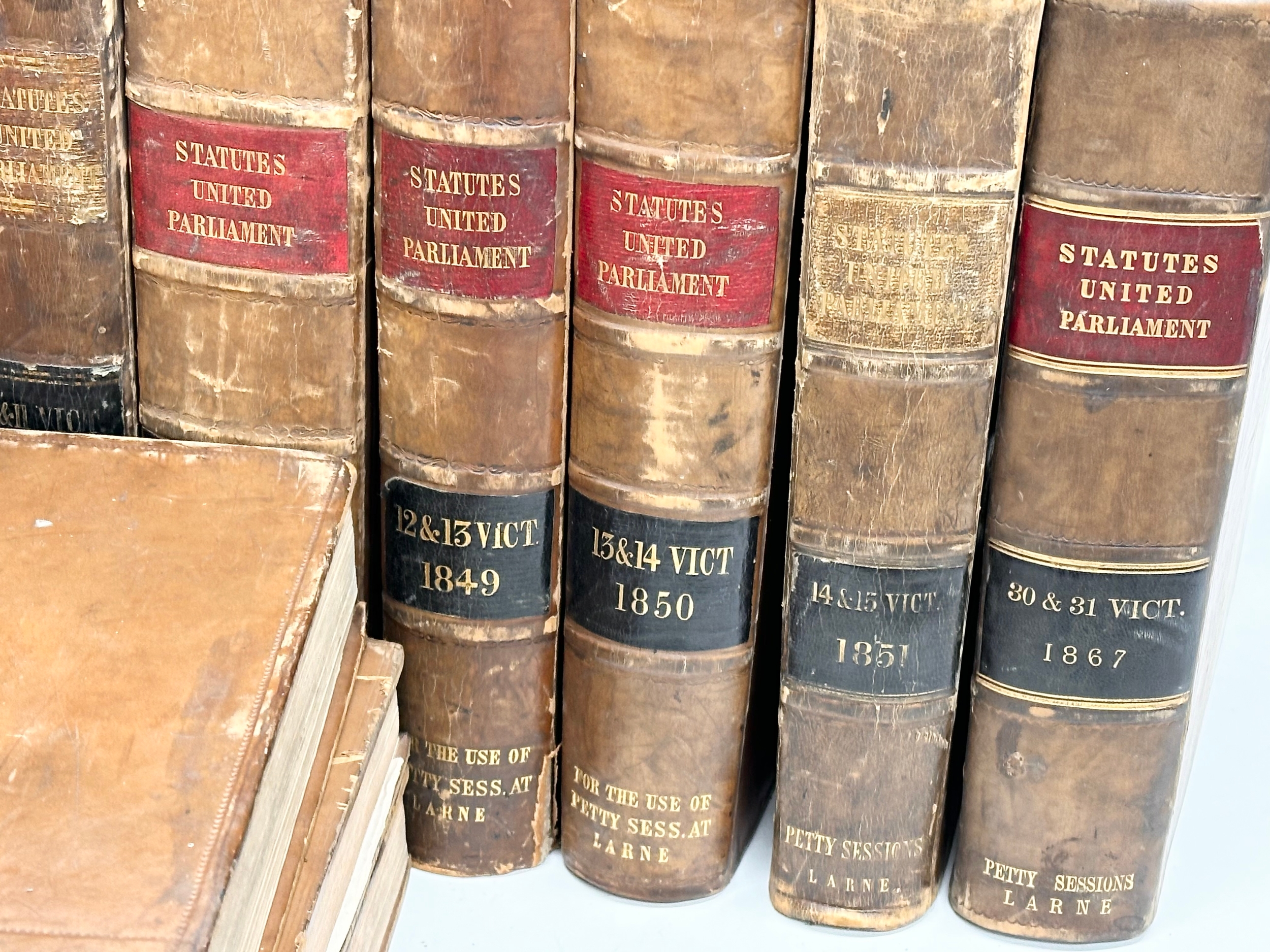 A collection of 19th century Statutes United Parliament leather bound books. George IV, William - Image 11 of 20