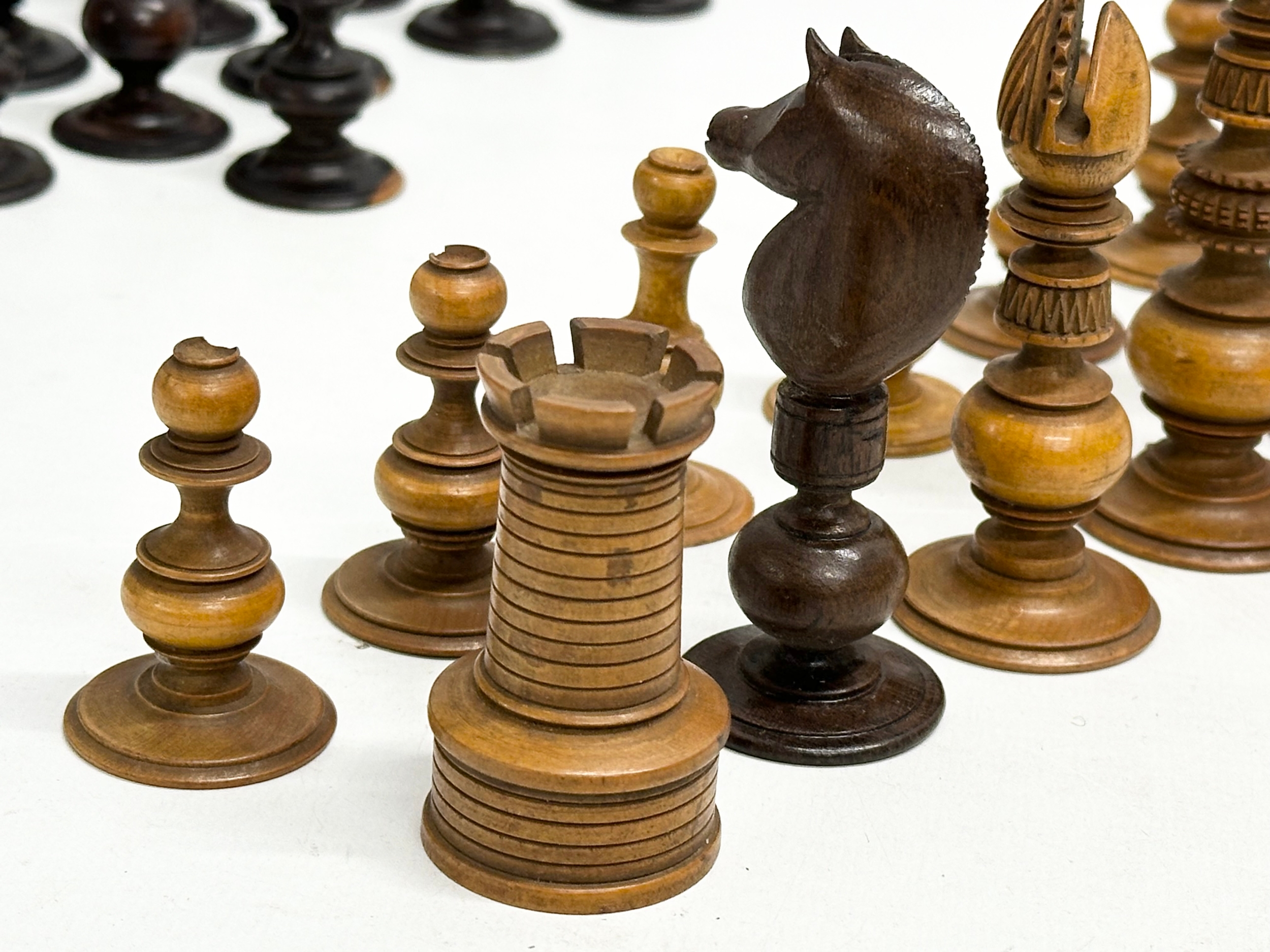 Good quality 19th Century chess pieces in the style of the Holy Land Crusade, Islamic vs Christian - Image 8 of 17