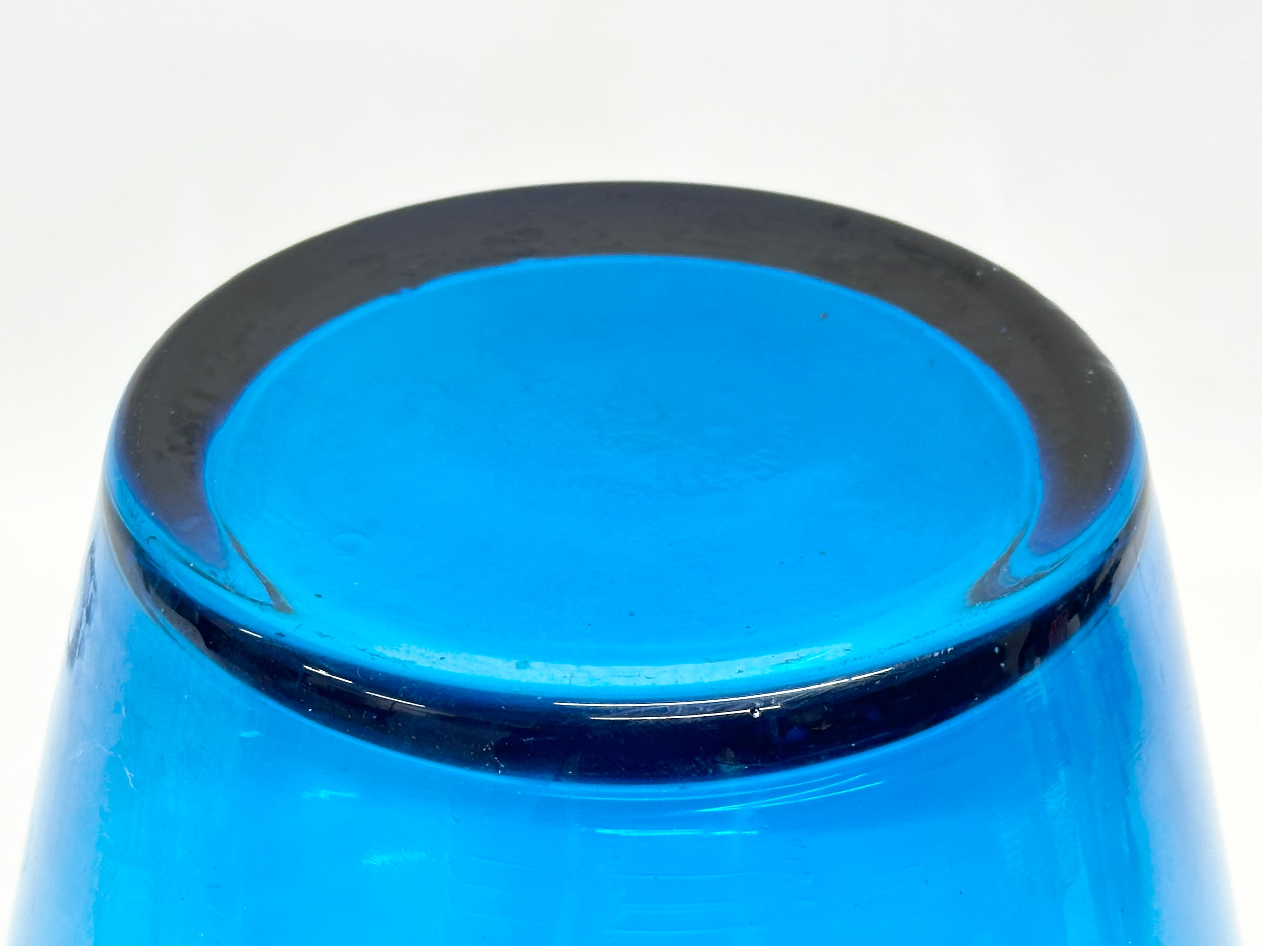 A large vintage blue and frosted glass vase. 1960-1970. 17x28cm - Image 2 of 4