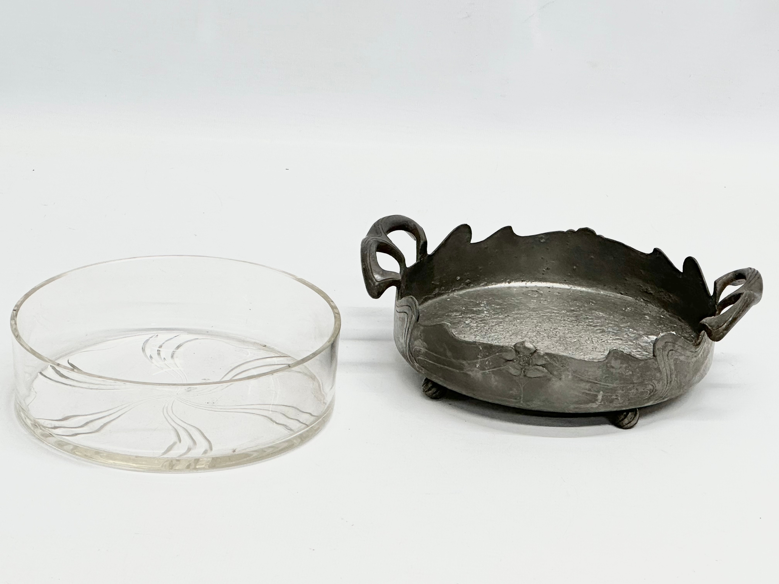 An early 20th century Art Nouveau pewter bowl with original glass liner. Orivit. Circa 1900-1910. - Image 3 of 7