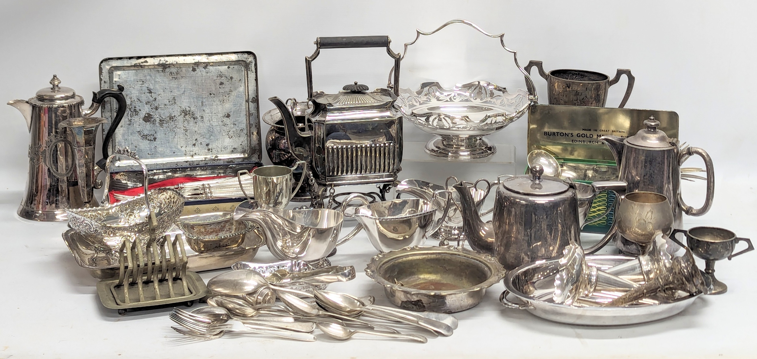 A quantity of 19th / 20th century silver plate.