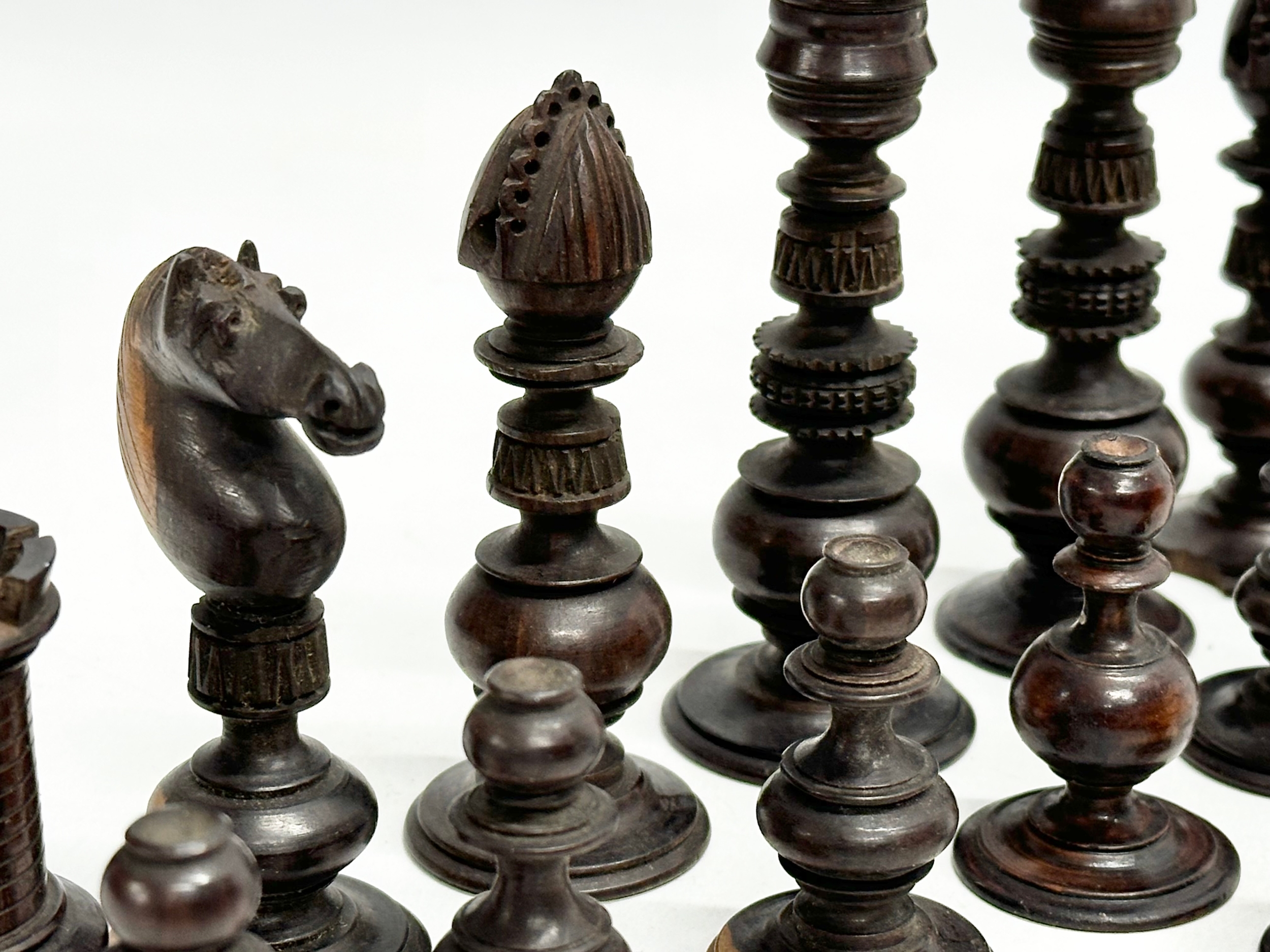 Good quality 19th Century chess pieces in the style of the Holy Land Crusade, Islamic vs Christian - Image 3 of 17
