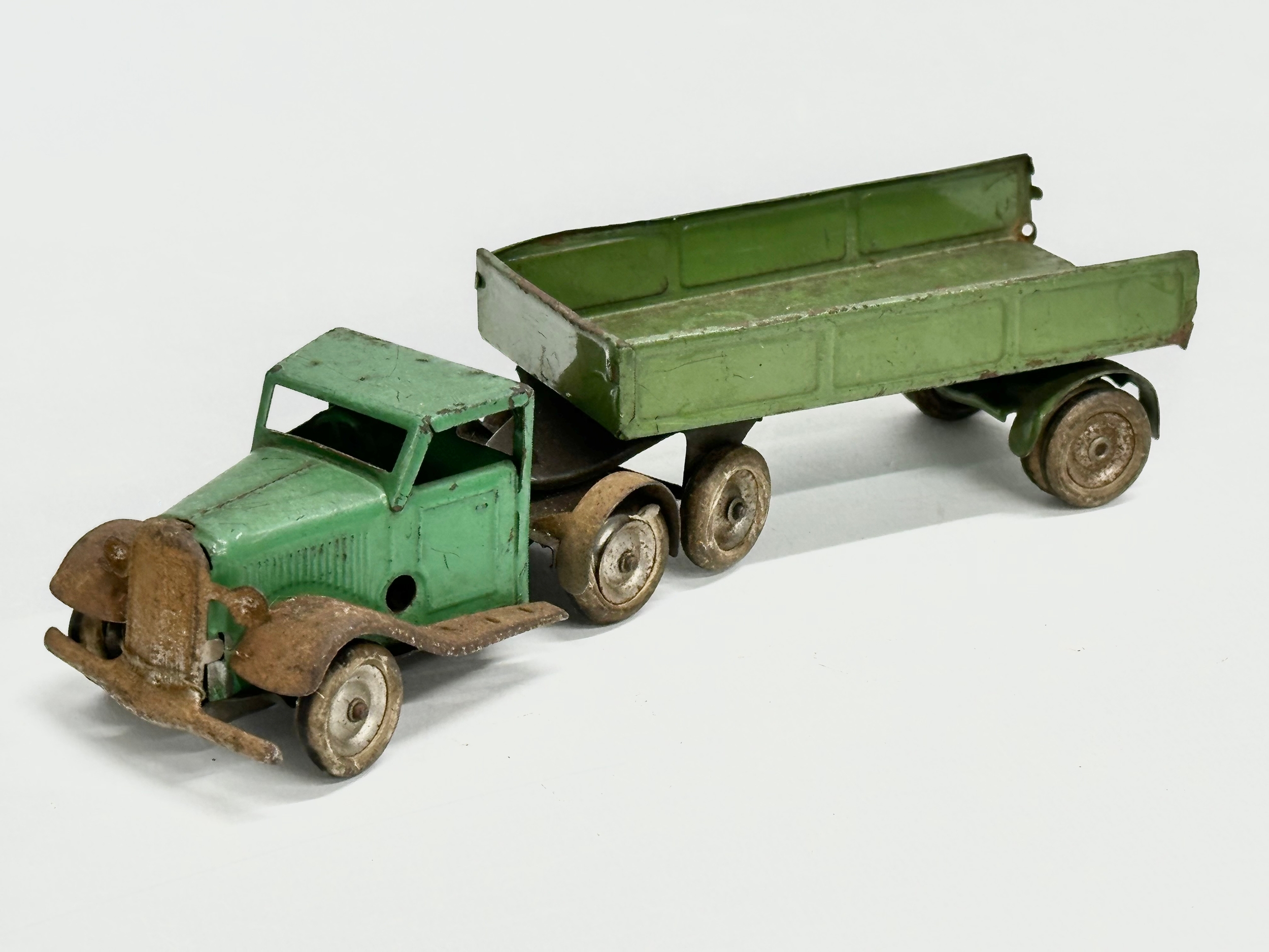 2 vintage Tri-ang Minic Toys tinplate mechanical trucks and trailer. 1940-1950. 19cm including - Image 2 of 12