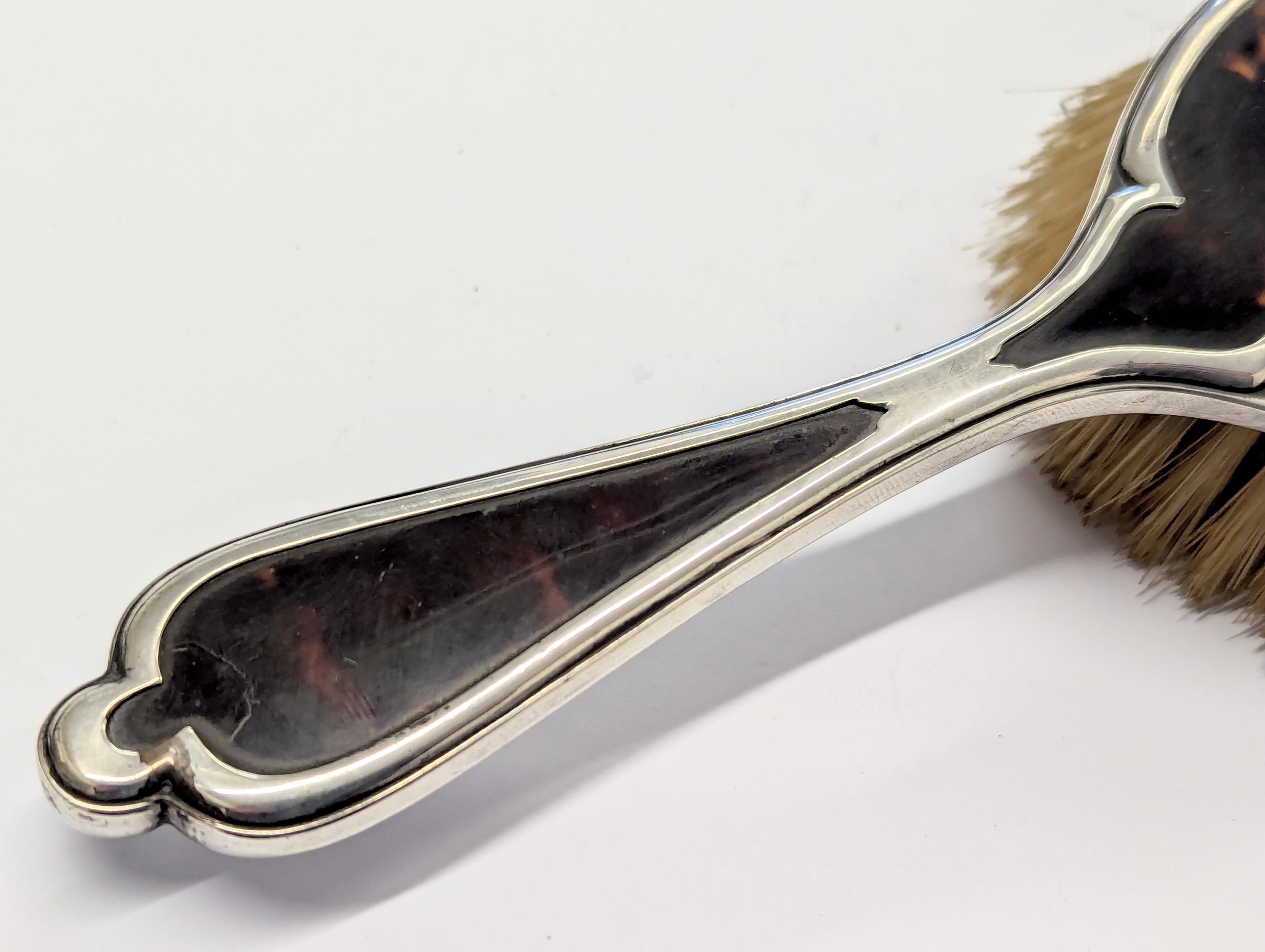 An early 20th century Art Deco silver rimmed / handled vanity brush by Richard Comyns. London, 1928. - Image 4 of 4