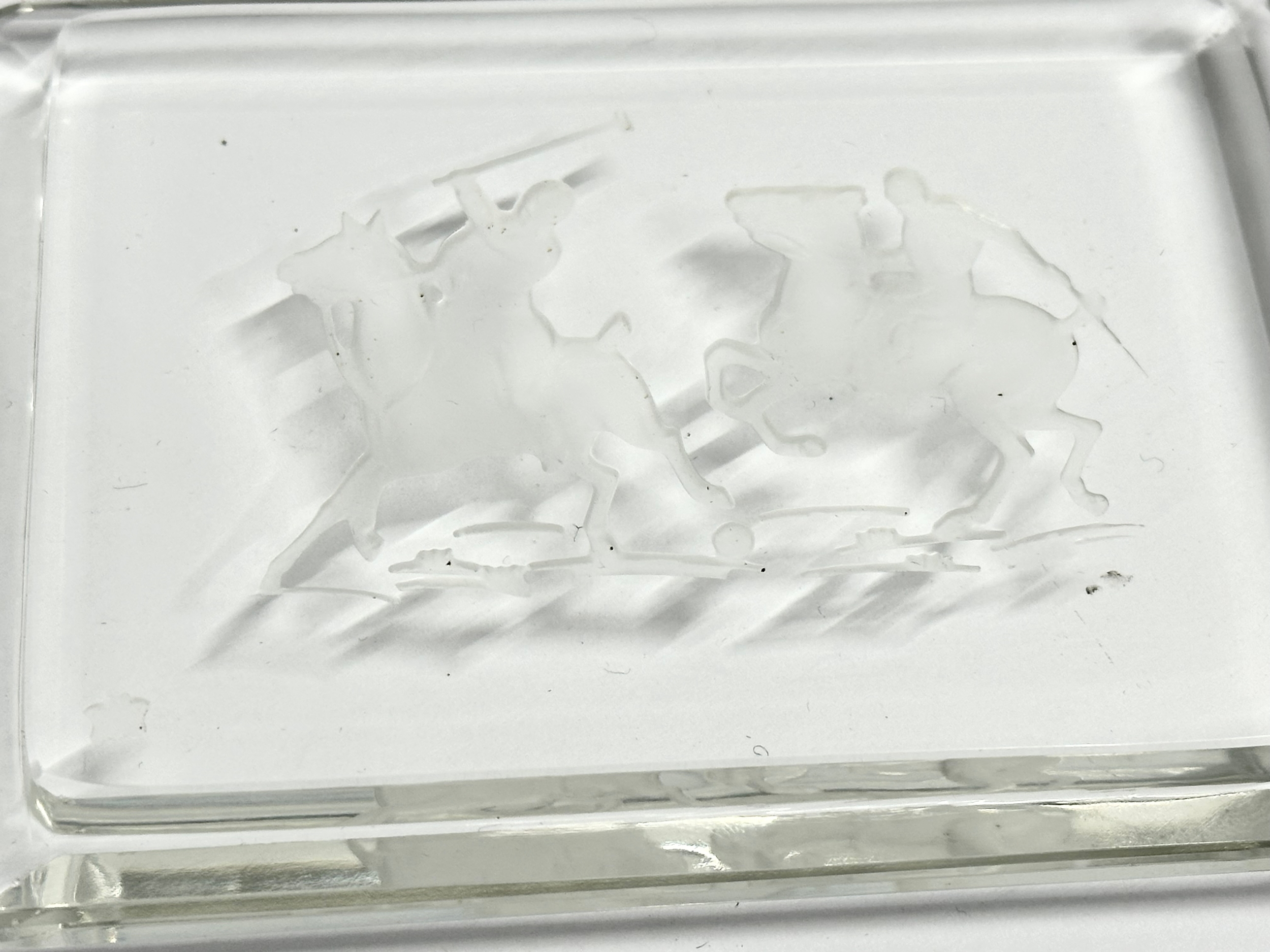 An early 20th century Heinrich Hoffmann ‘Intaglio’ glass trinket box. 11x8.5x3.5cm - Image 4 of 4