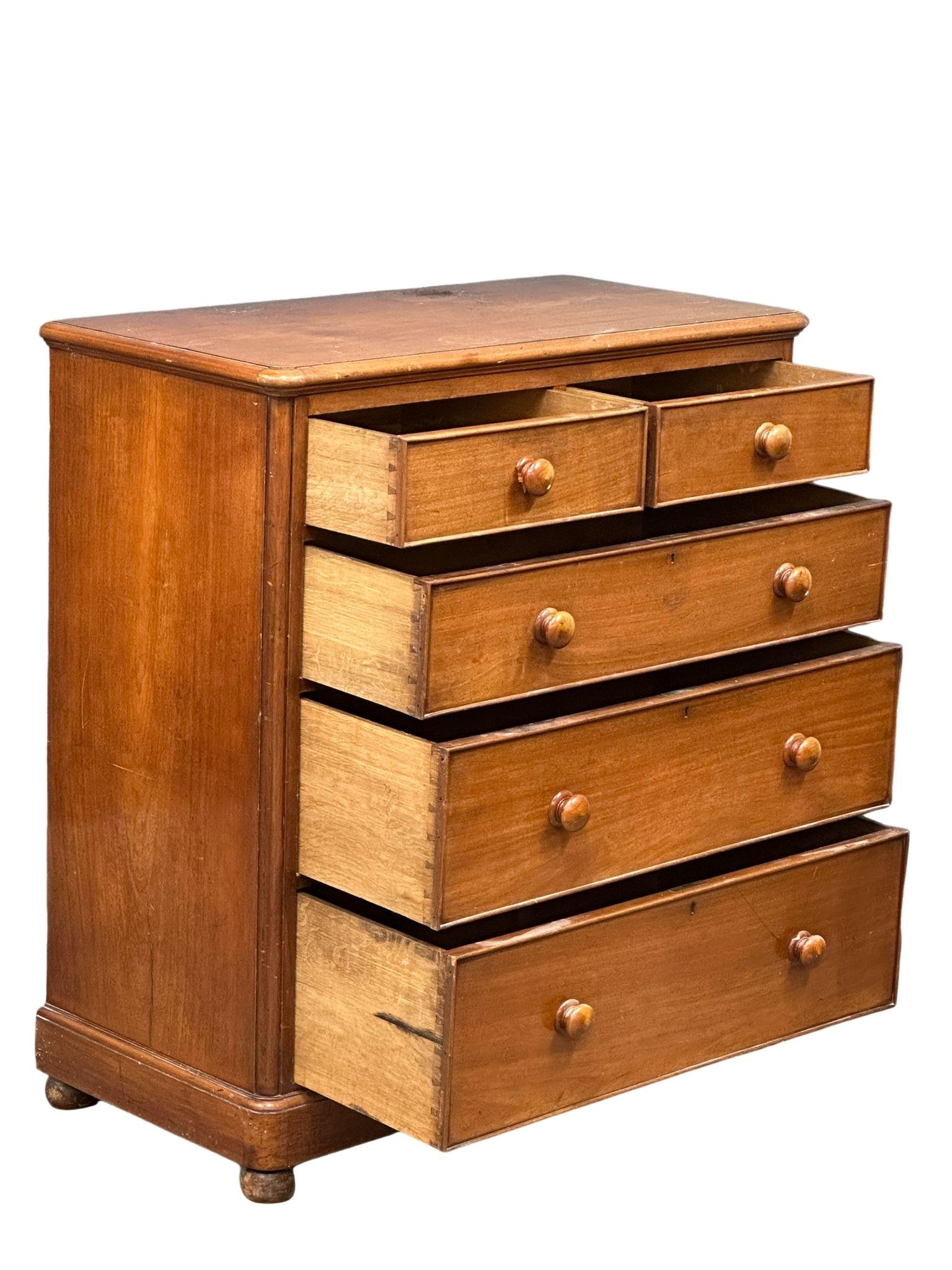 A Victorian mahogany chest of drawers. 101x51x111cm - Image 5 of 7