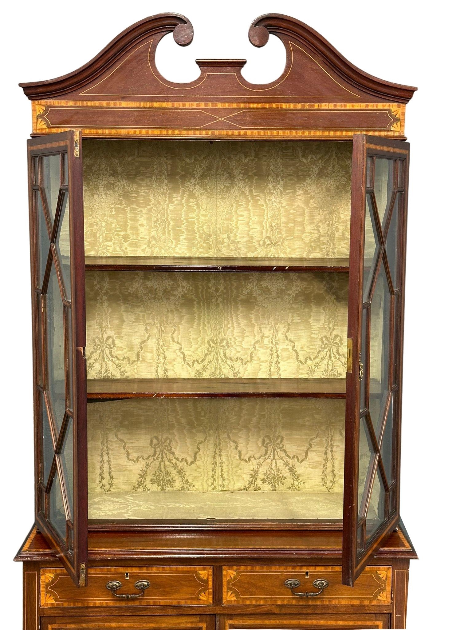 An early 20th Century Sheraton Revival Inlaid mahogany bookcase with 2 drawers - Image 3 of 9