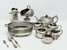 A collection of 19th century silver plate/EPNS.