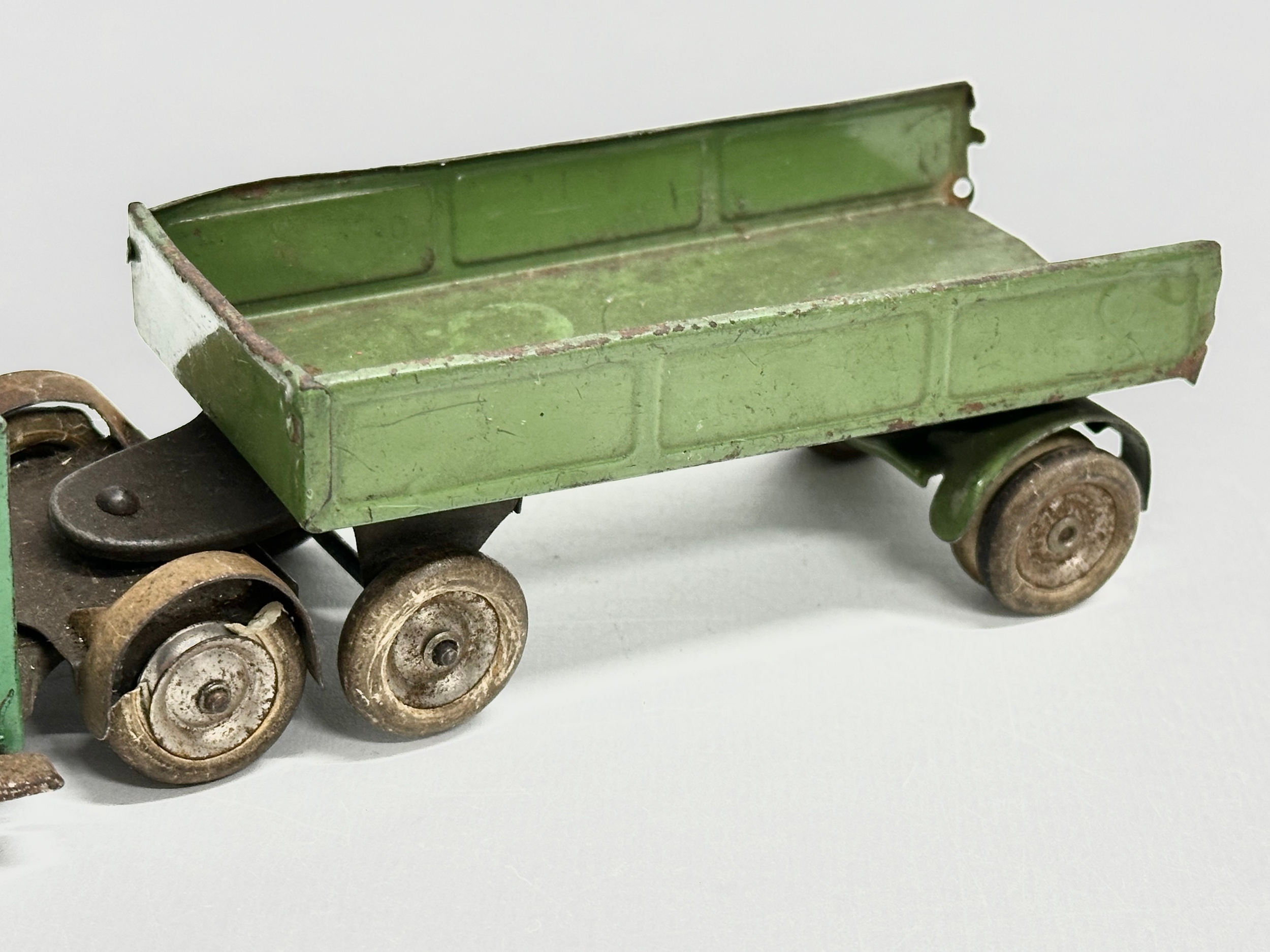 2 vintage Tri-ang Minic Toys tinplate mechanical trucks and trailer. 1940-1950. 19cm including - Image 6 of 12