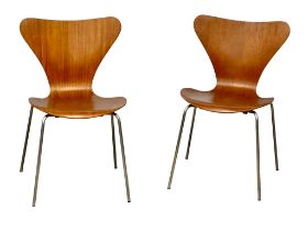 A pair of Danish Mid Century stacking dining chairs designed by Arne Jacobsen for Fritz Hansen,