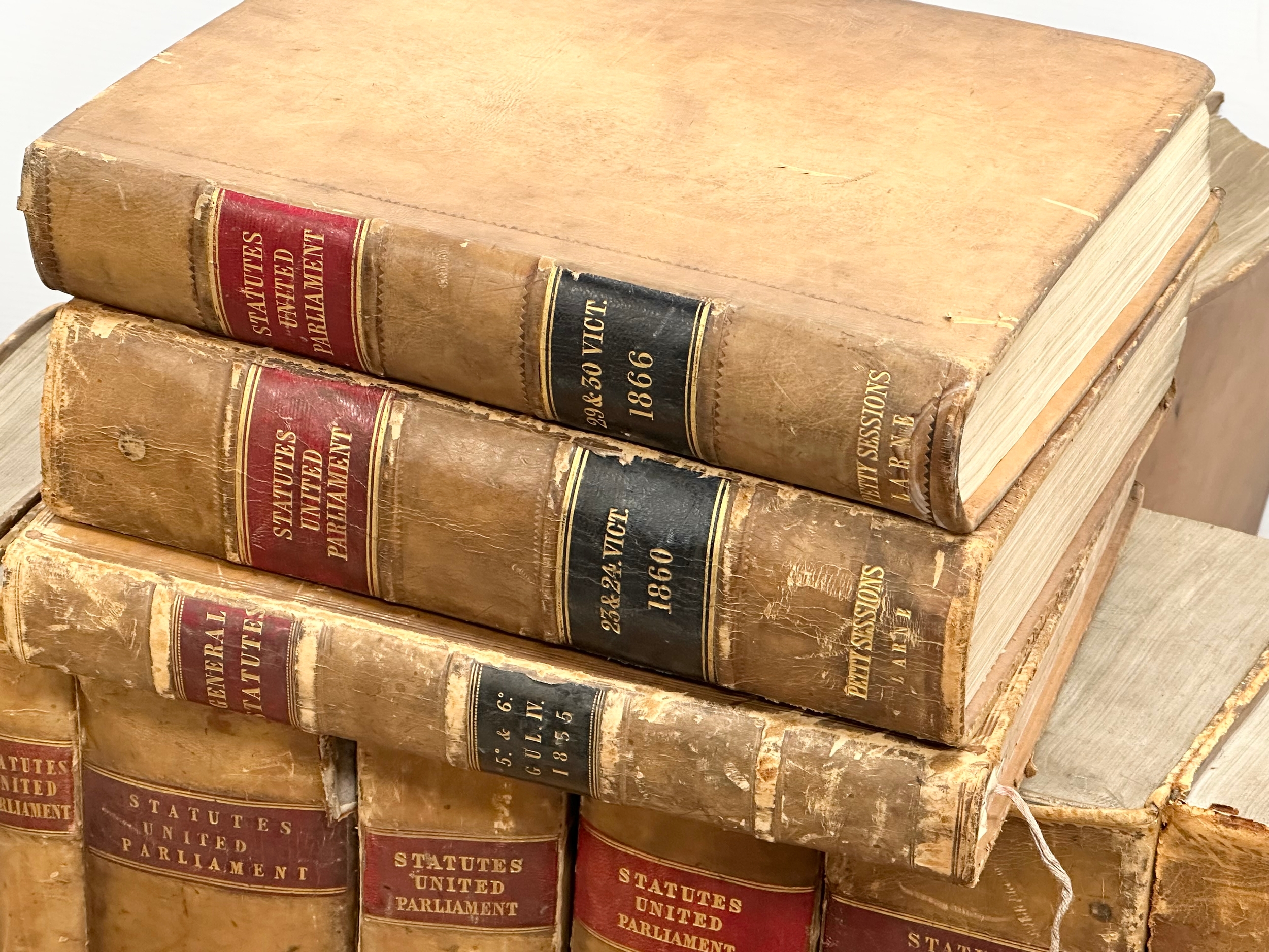 A collection of 19th century Statutes United Parliament leather bound books. George IV, William - Image 16 of 20