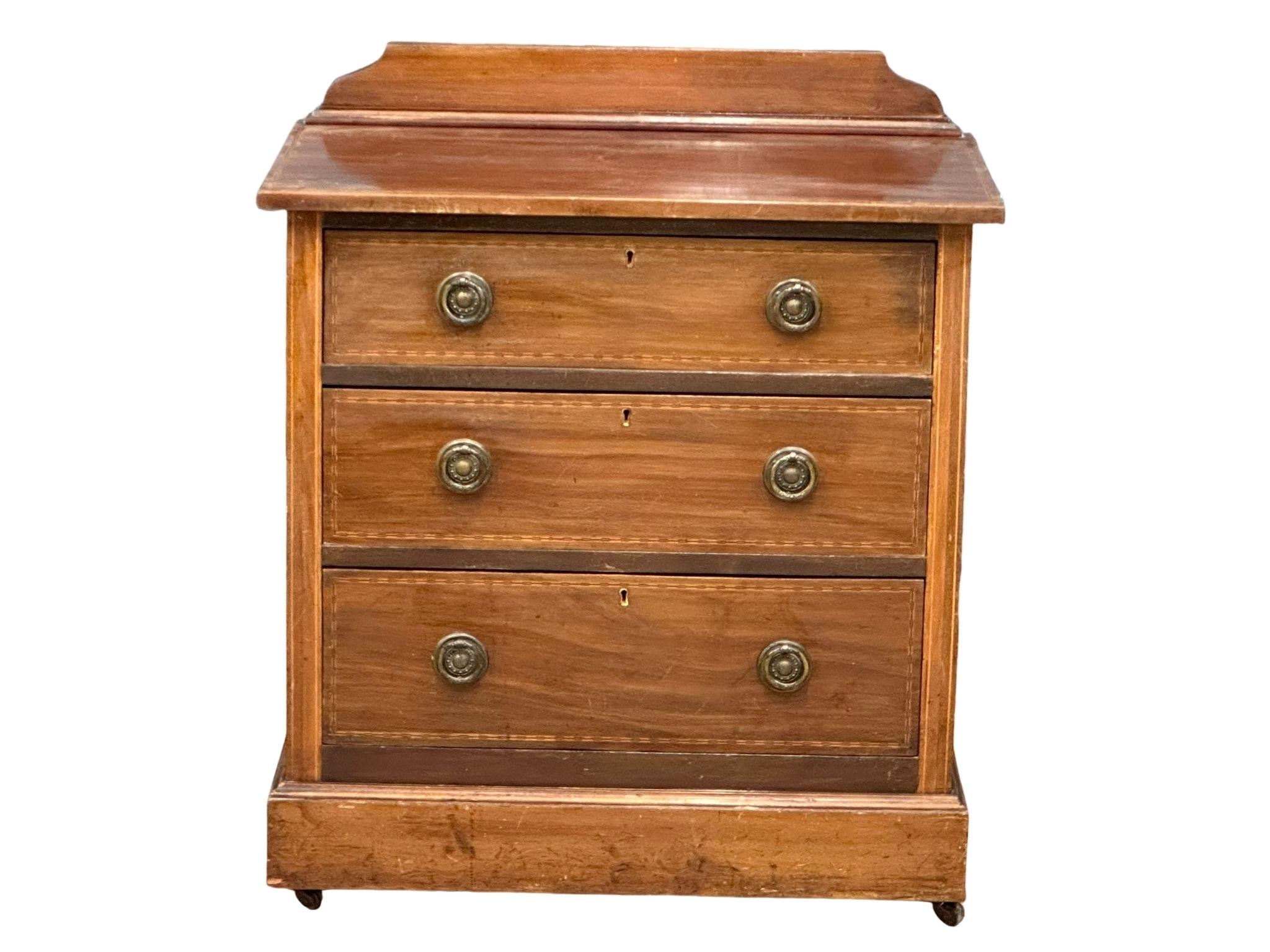 An Edwardian inlaid mahogany chest of drawers. Fine proportioned. 76x46x88cm