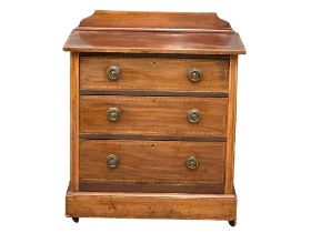 An Edwardian inlaid mahogany chest of drawers. Fine proportioned. 76x46x88cm