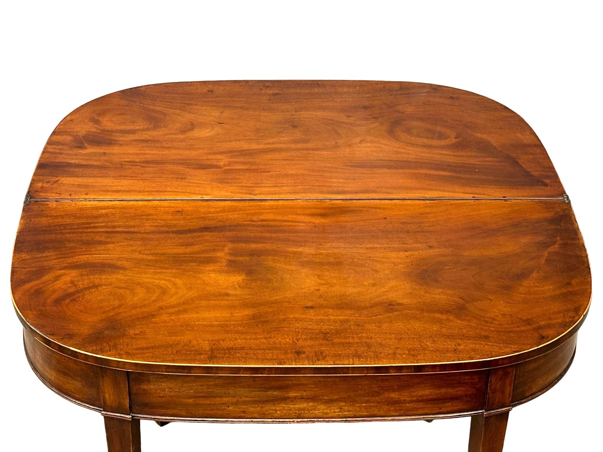A George III inlaid mahogany turnover tea table. Circa 1800. 91x45.5x73cm - Image 3 of 6