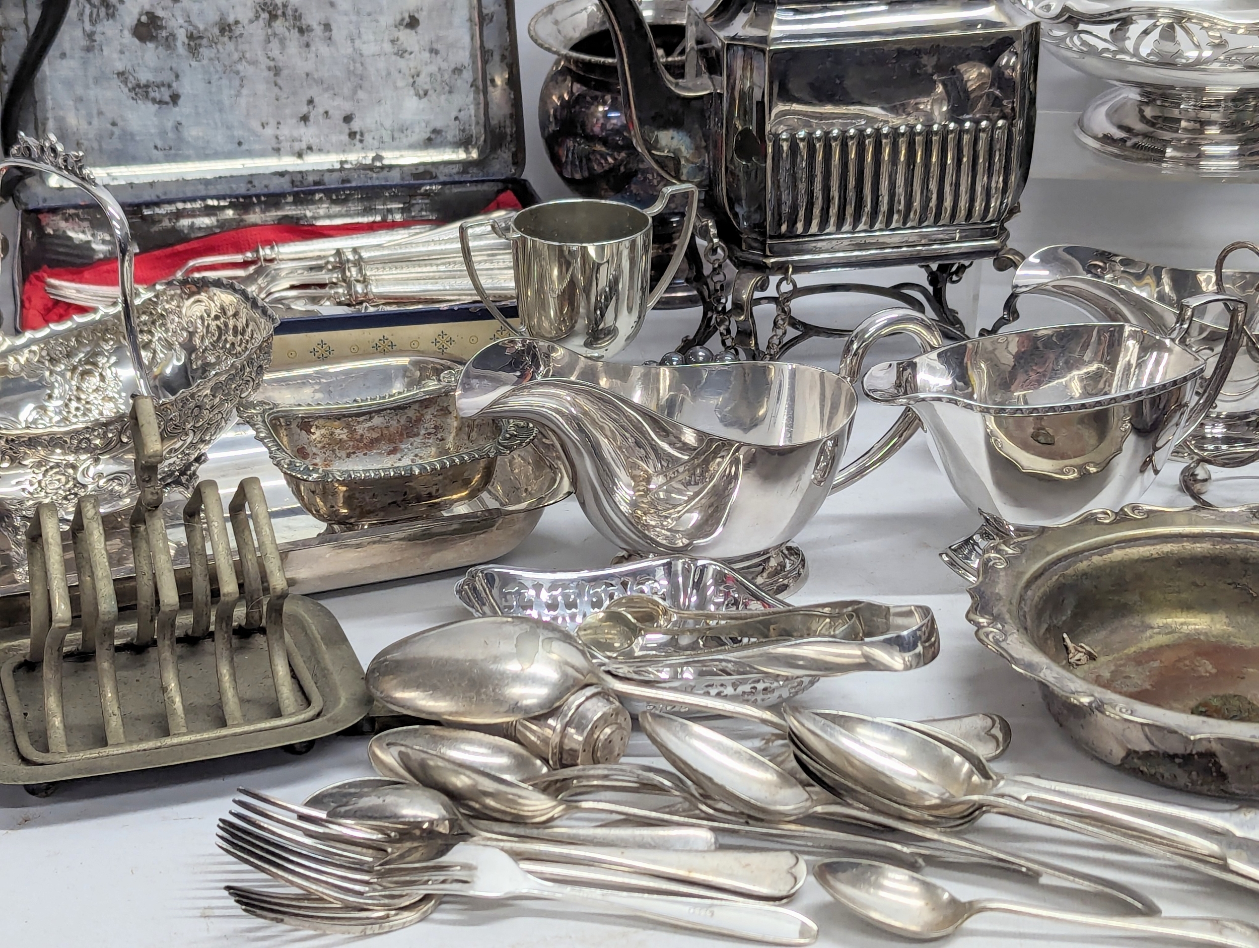 A quantity of 19th / 20th century silver plate. - Image 5 of 5