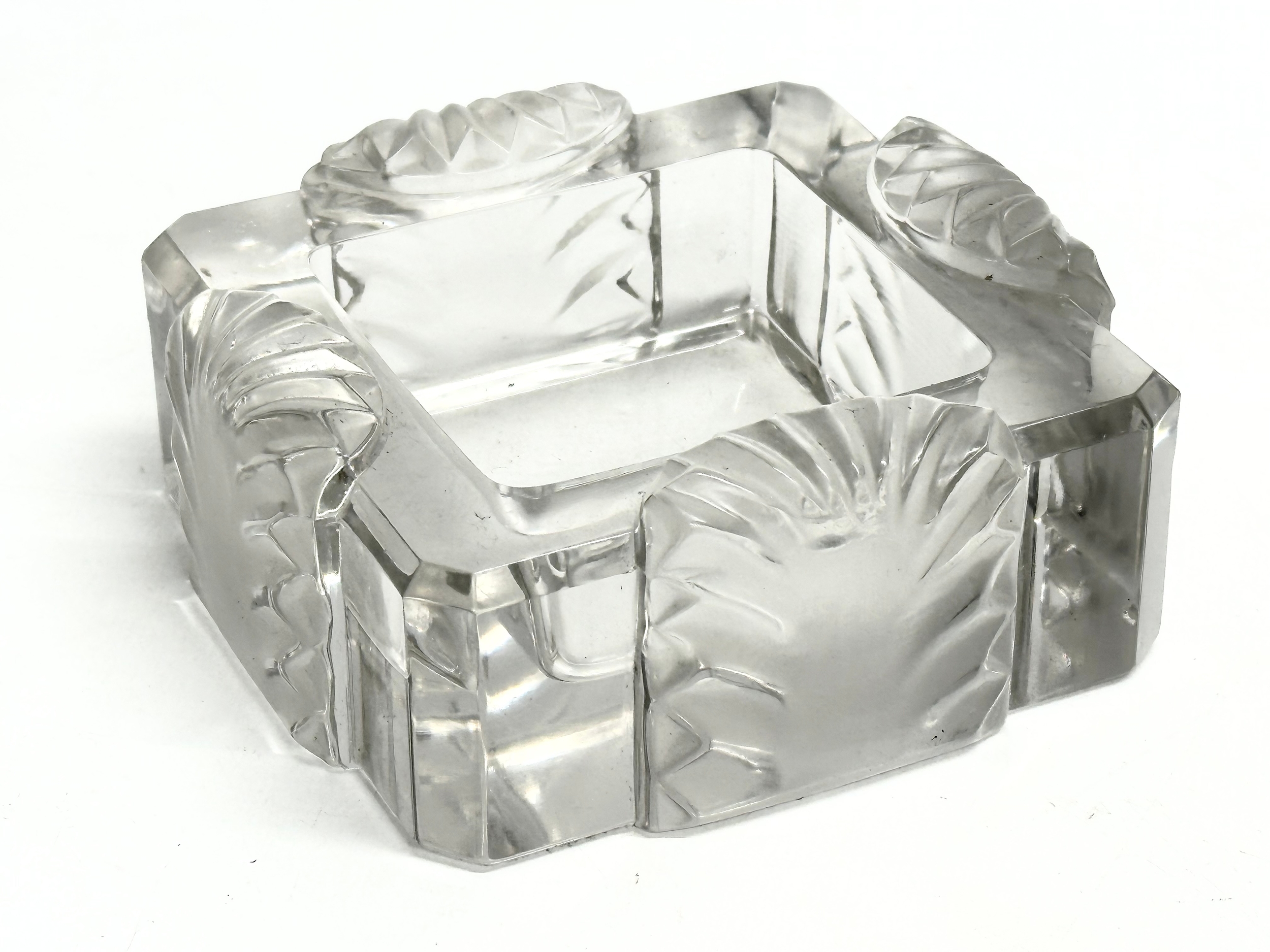 A Lalique Art Deco ‘Corfou’ Crystal cigar ashtray. 11x11x5cm