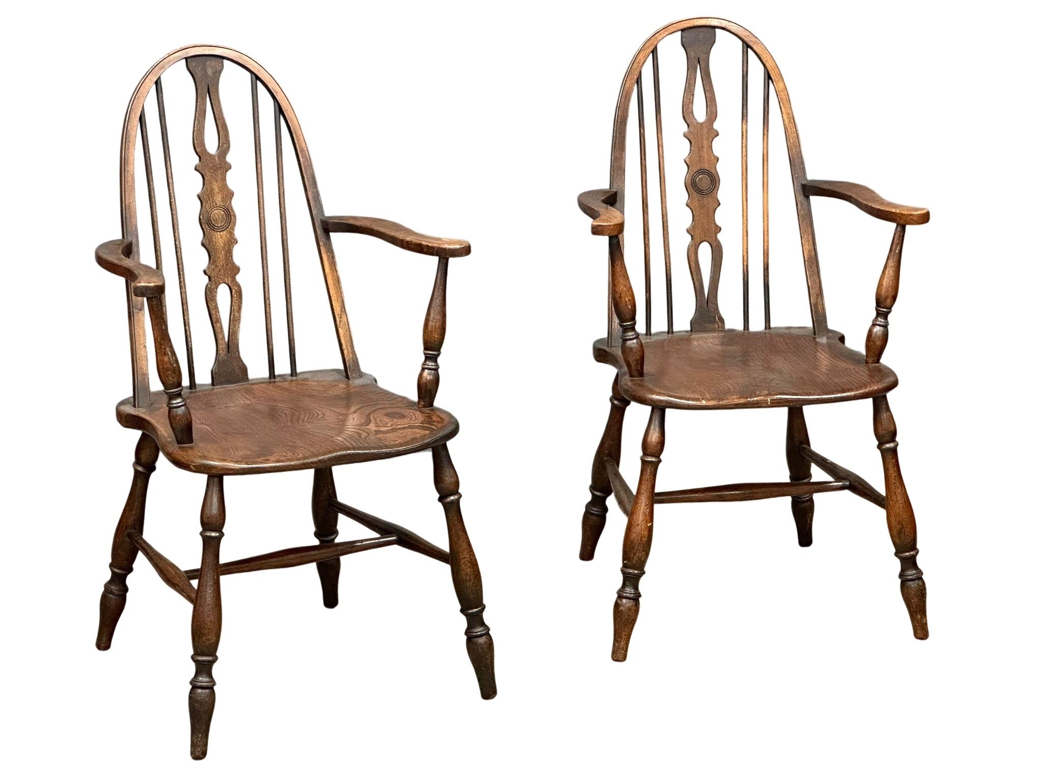 A pair of early 20th Century elm and beech Windsor style armchairs - Image 5 of 6