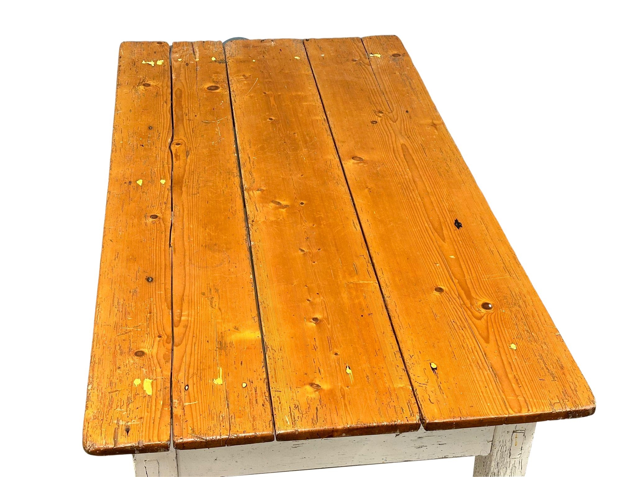 A Victorian pine farmhouse kitchen dining table. 152x78x76cm - Image 4 of 4