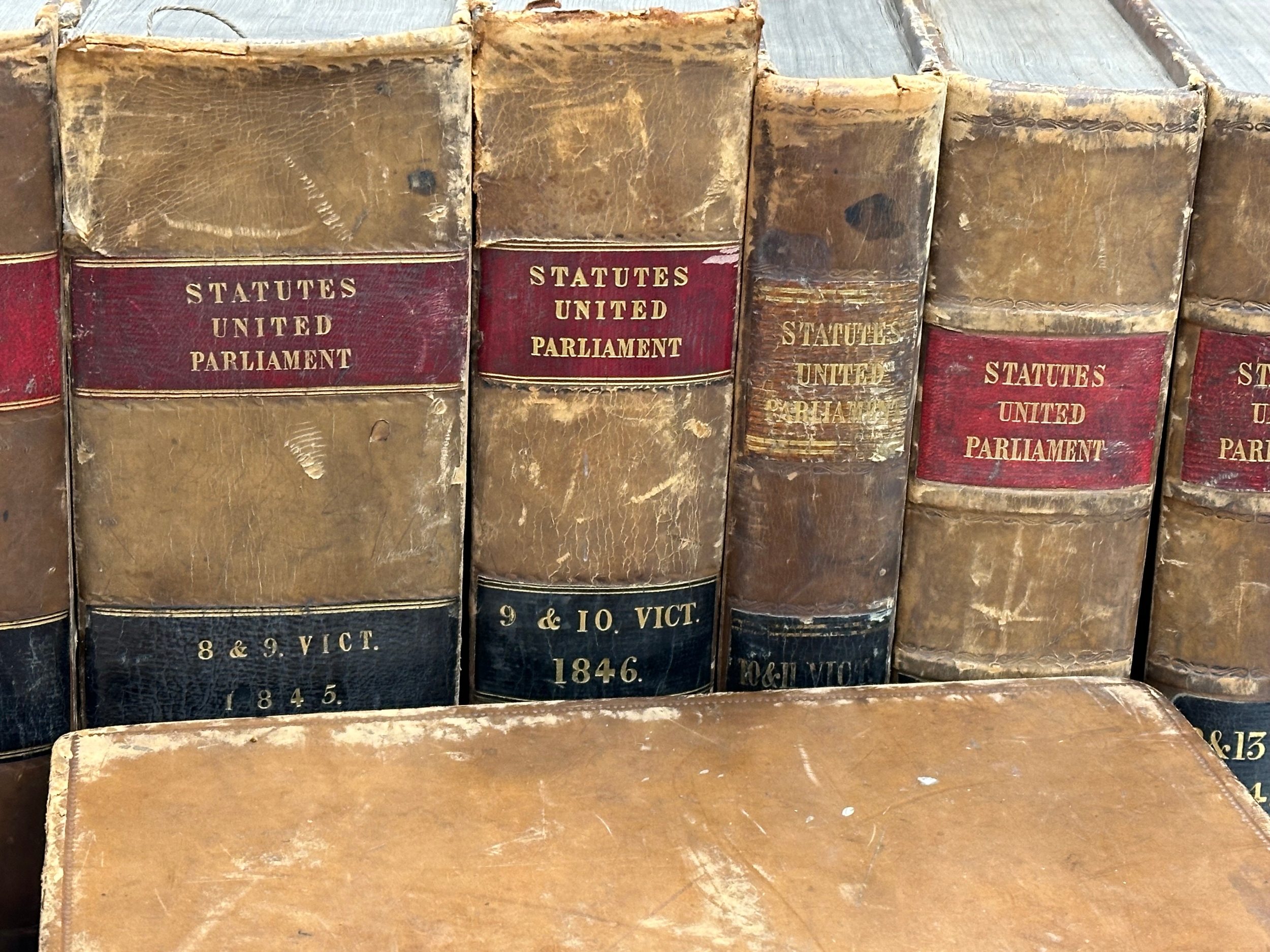 A collection of 19th century Statutes United Parliament leather bound books. George IV, William - Image 10 of 20