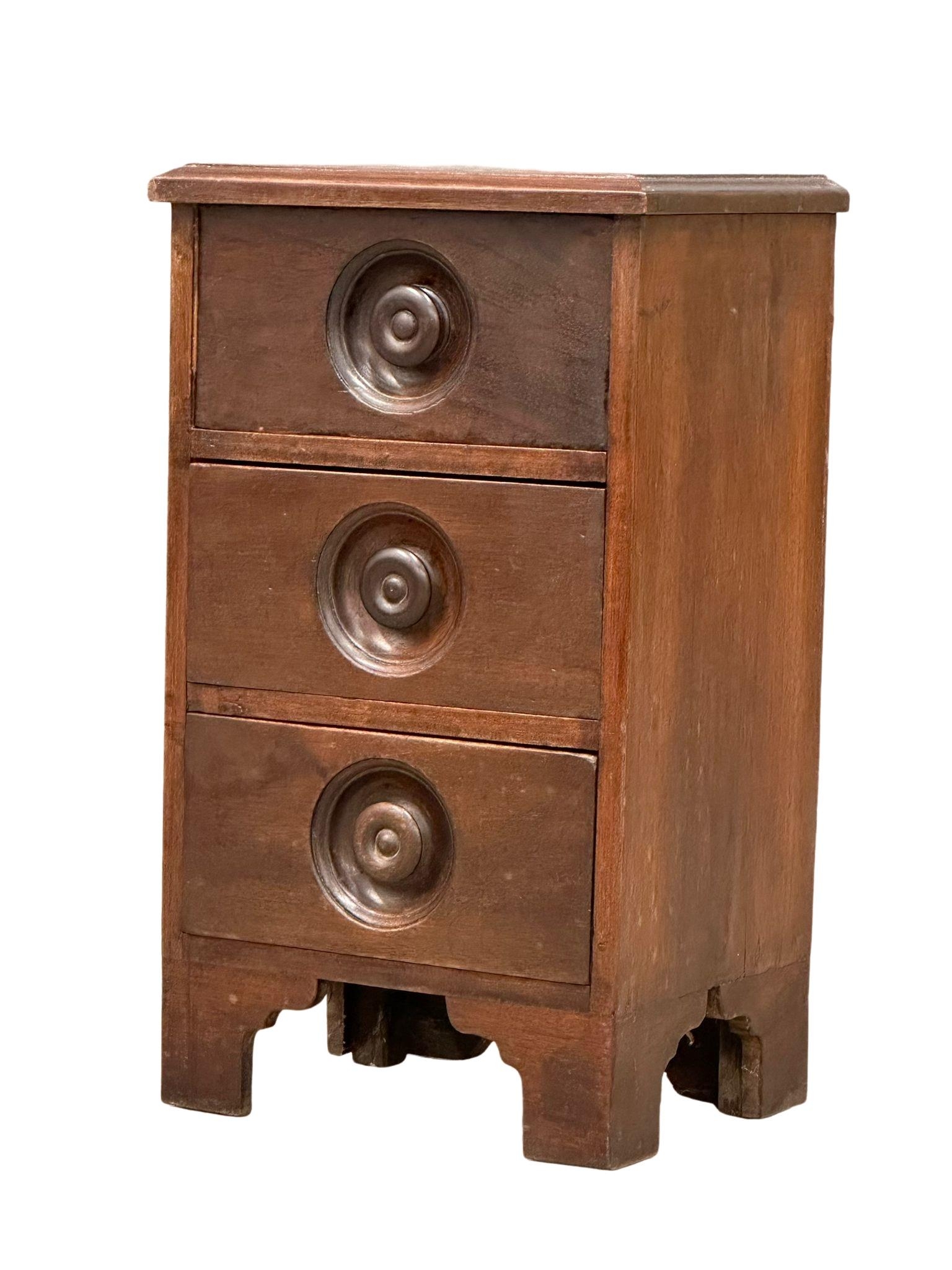 A small late 19th century Victorian mahogany chest of drawers. Circa 1860-1880. 32x25x55cm - Image 3 of 5