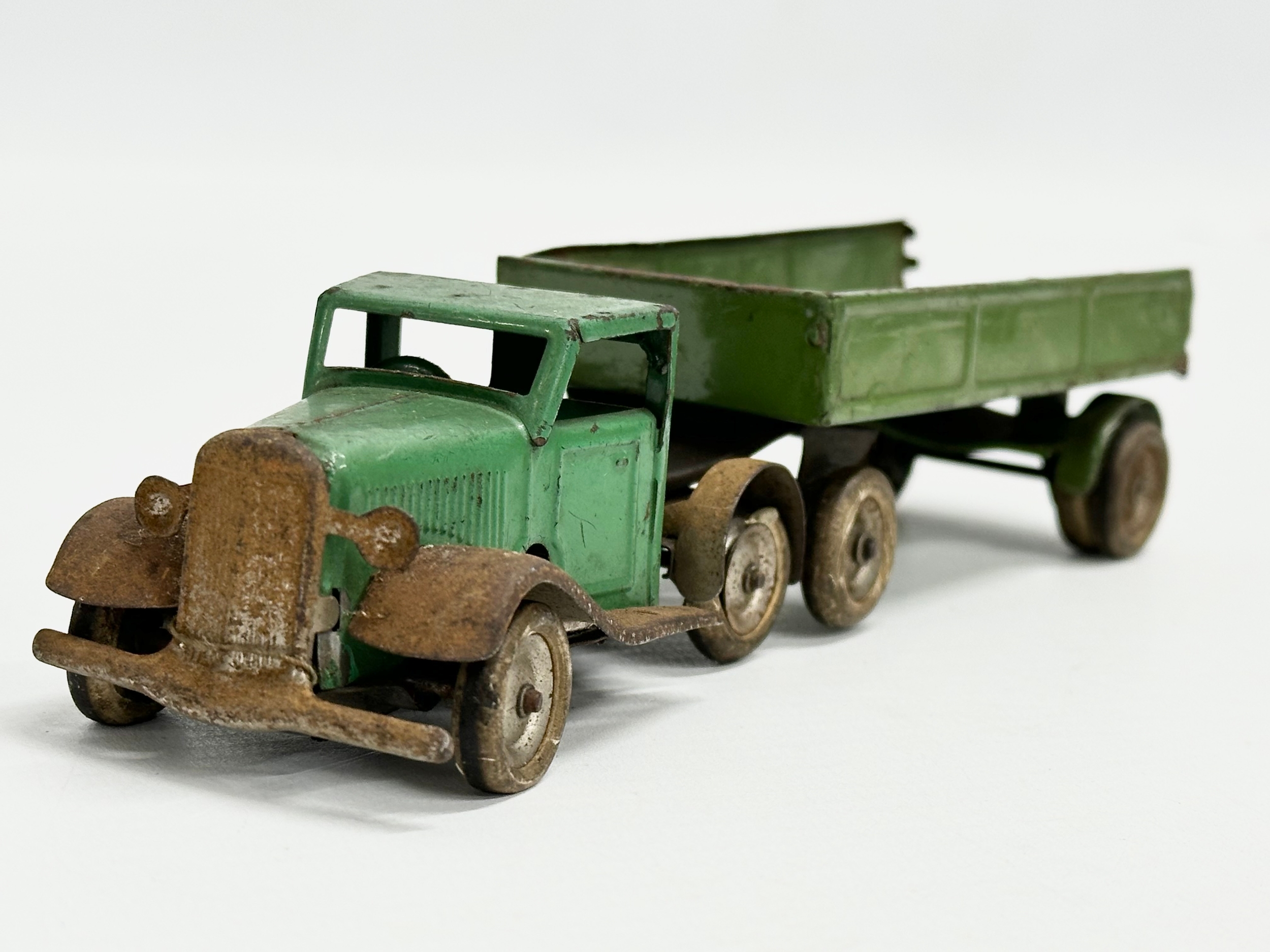 2 vintage Tri-ang Minic Toys tinplate mechanical trucks and trailer. 1940-1950. 19cm including - Image 4 of 12