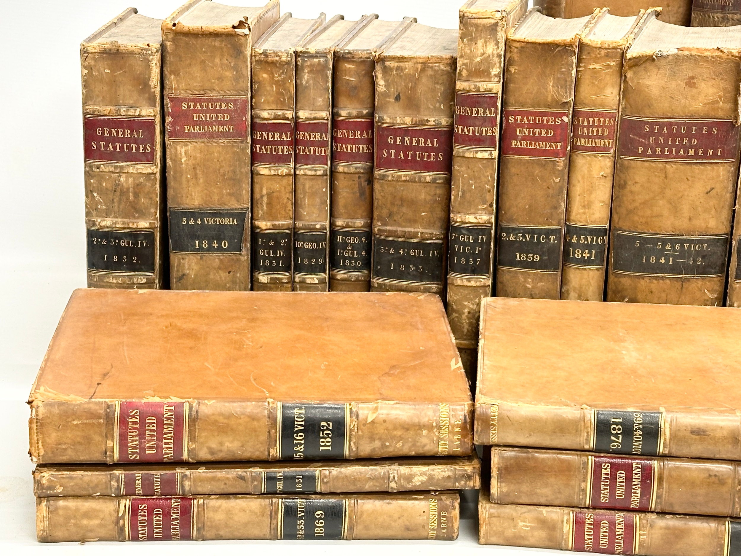 A collection of 19th century Statutes United Parliament leather bound books. George IV, William - Image 5 of 20