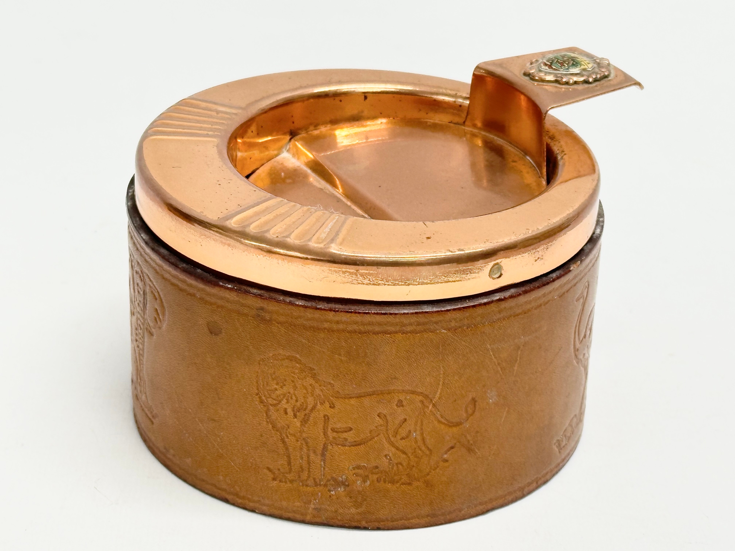 A pair of South African Durban Lines ships copper and leather bound ashtrays. 11.5x13x8cm - Image 7 of 8