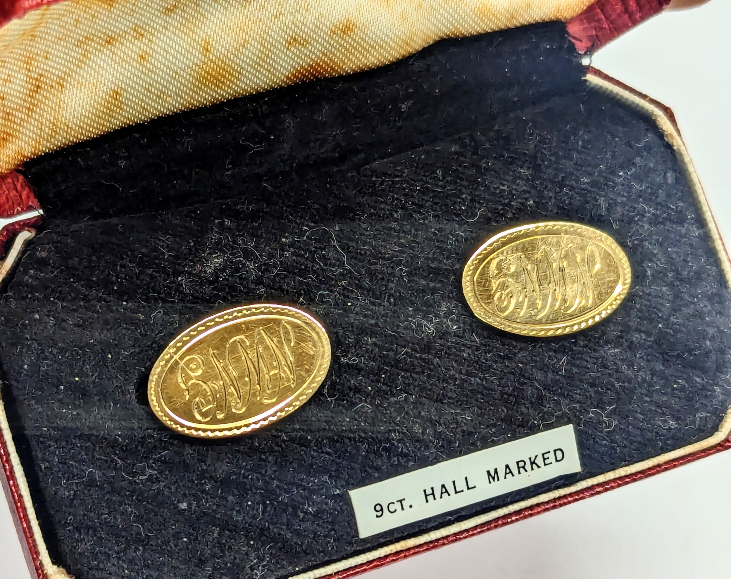 A pair of 9ct gold cufflinks